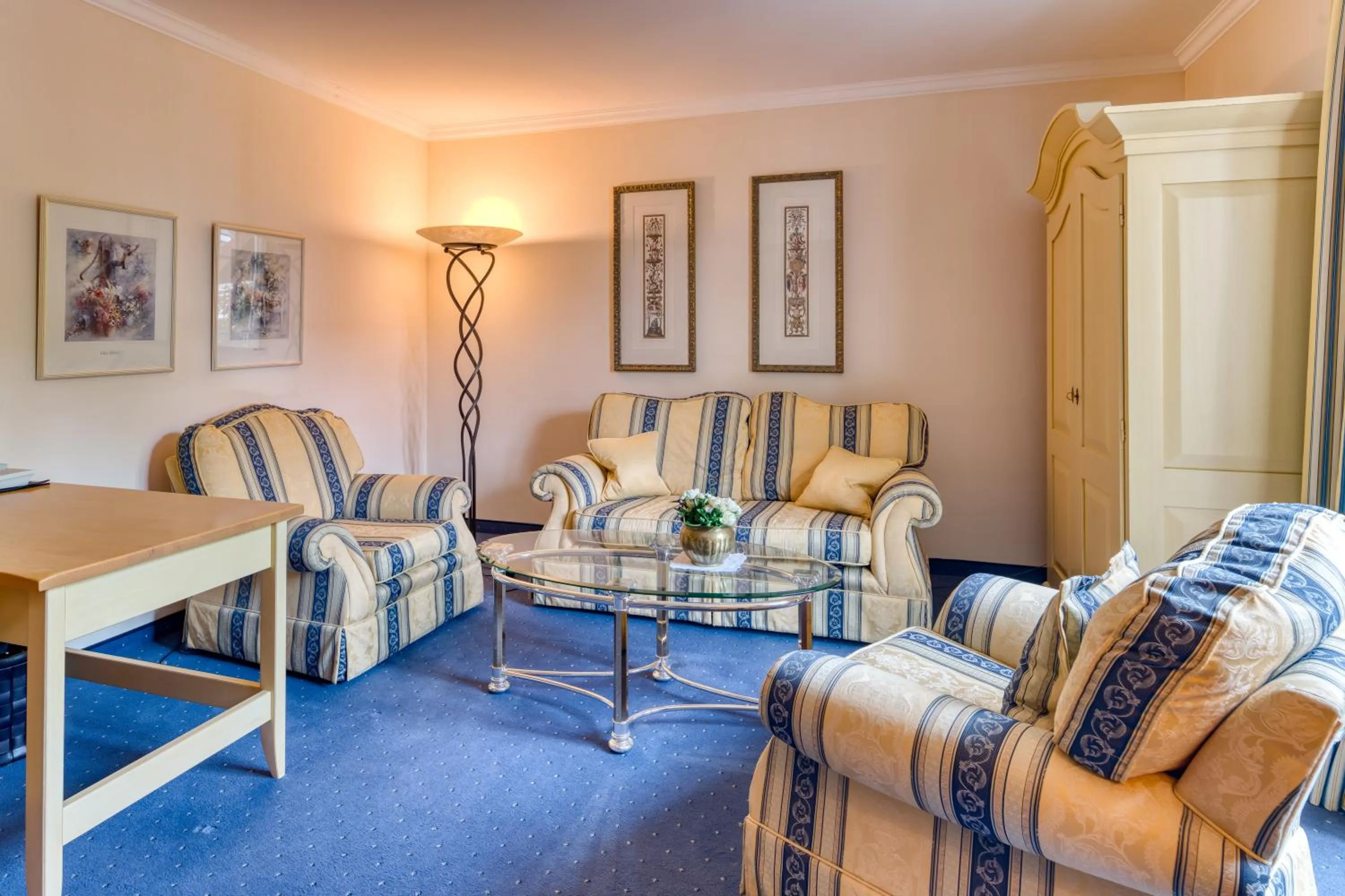 Seating area in Hotel Alt Vellern