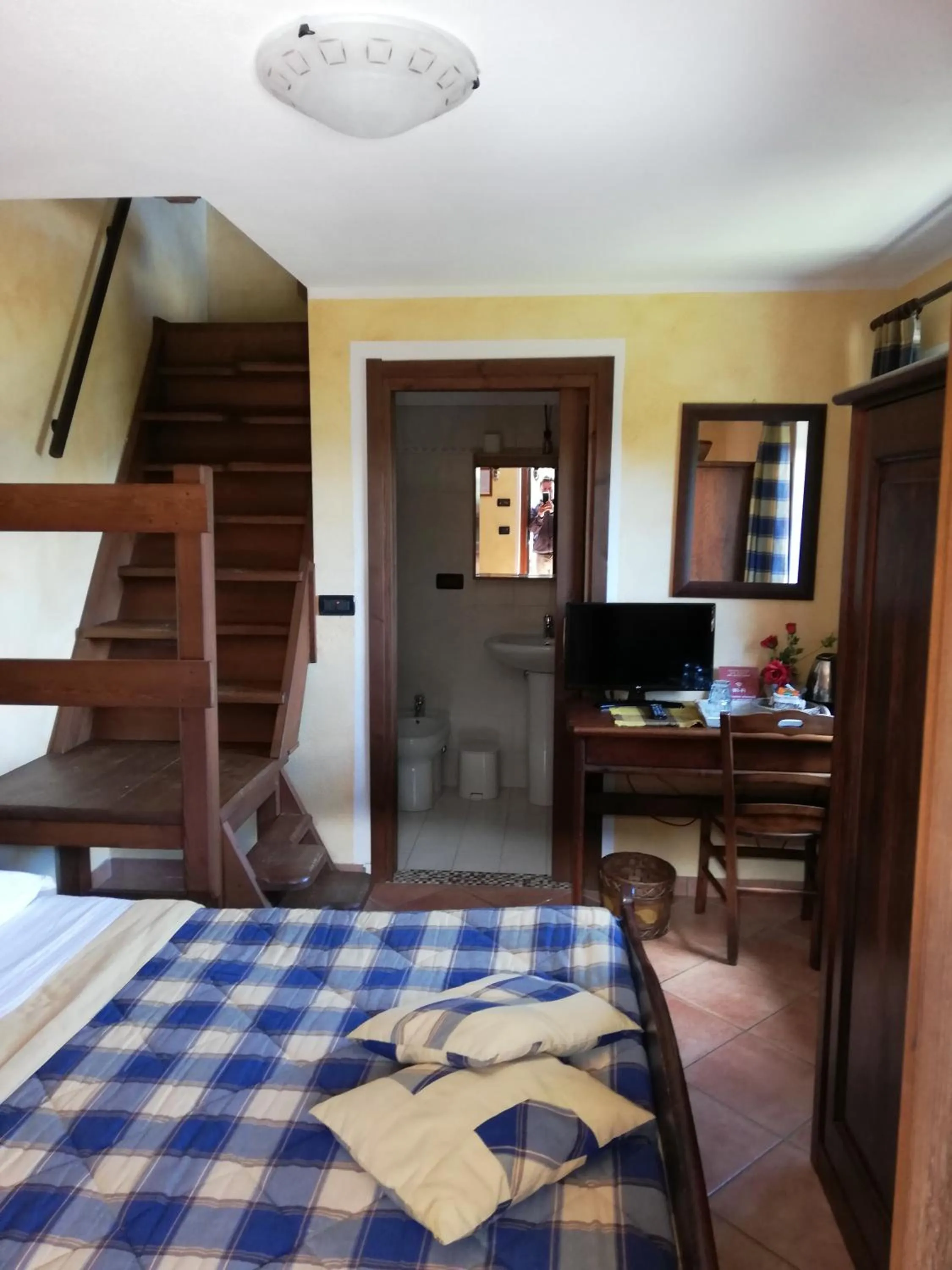 Photo of the whole room, Bed in Chambres D'Hotes Les Fleurs