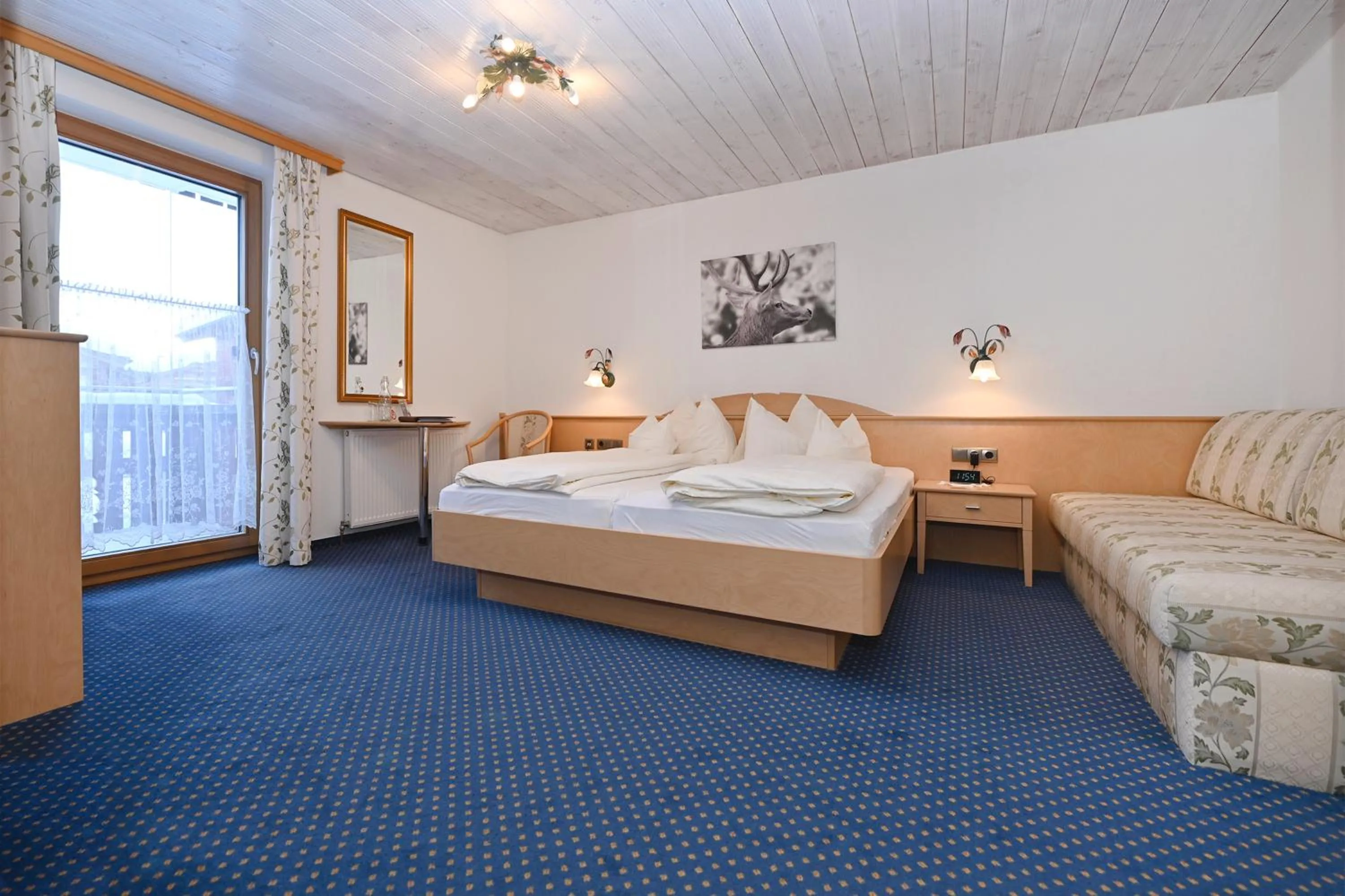 Bed in Gasthaus & Pension Alphorn