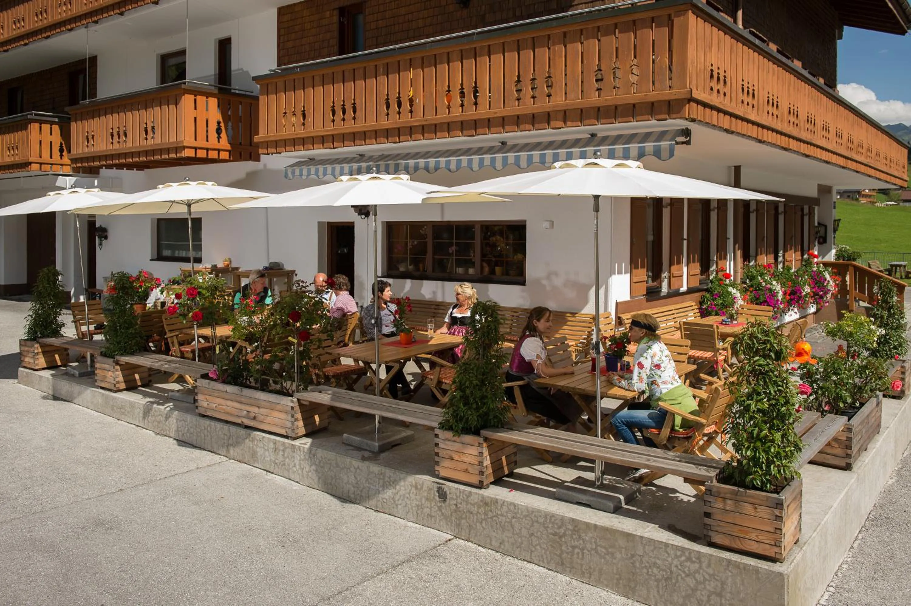 Balcony/Terrace in Gasthaus & Pension Alphorn