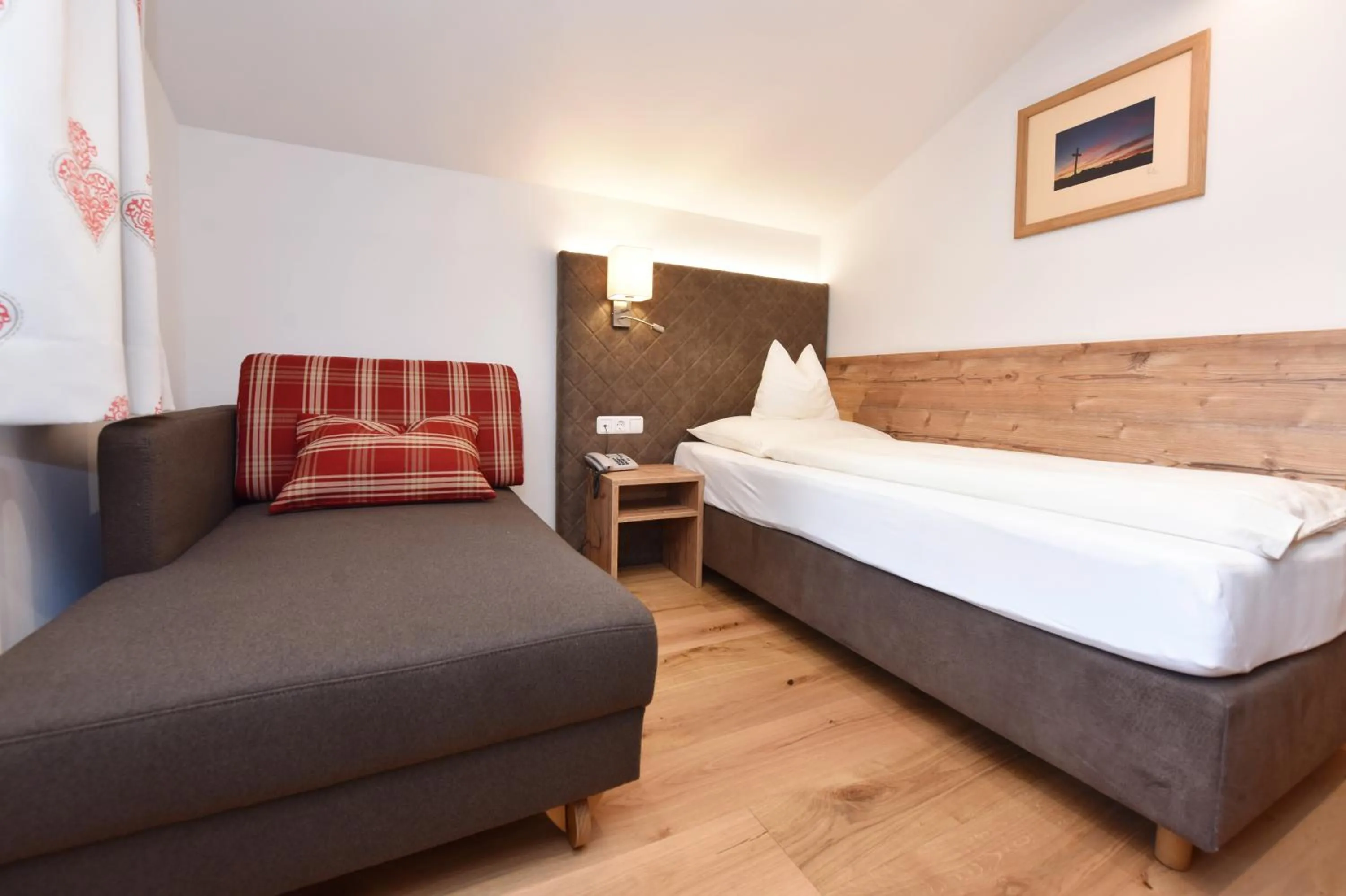 Photo of the whole room, Bed in Gasthaus & Pension Alphorn