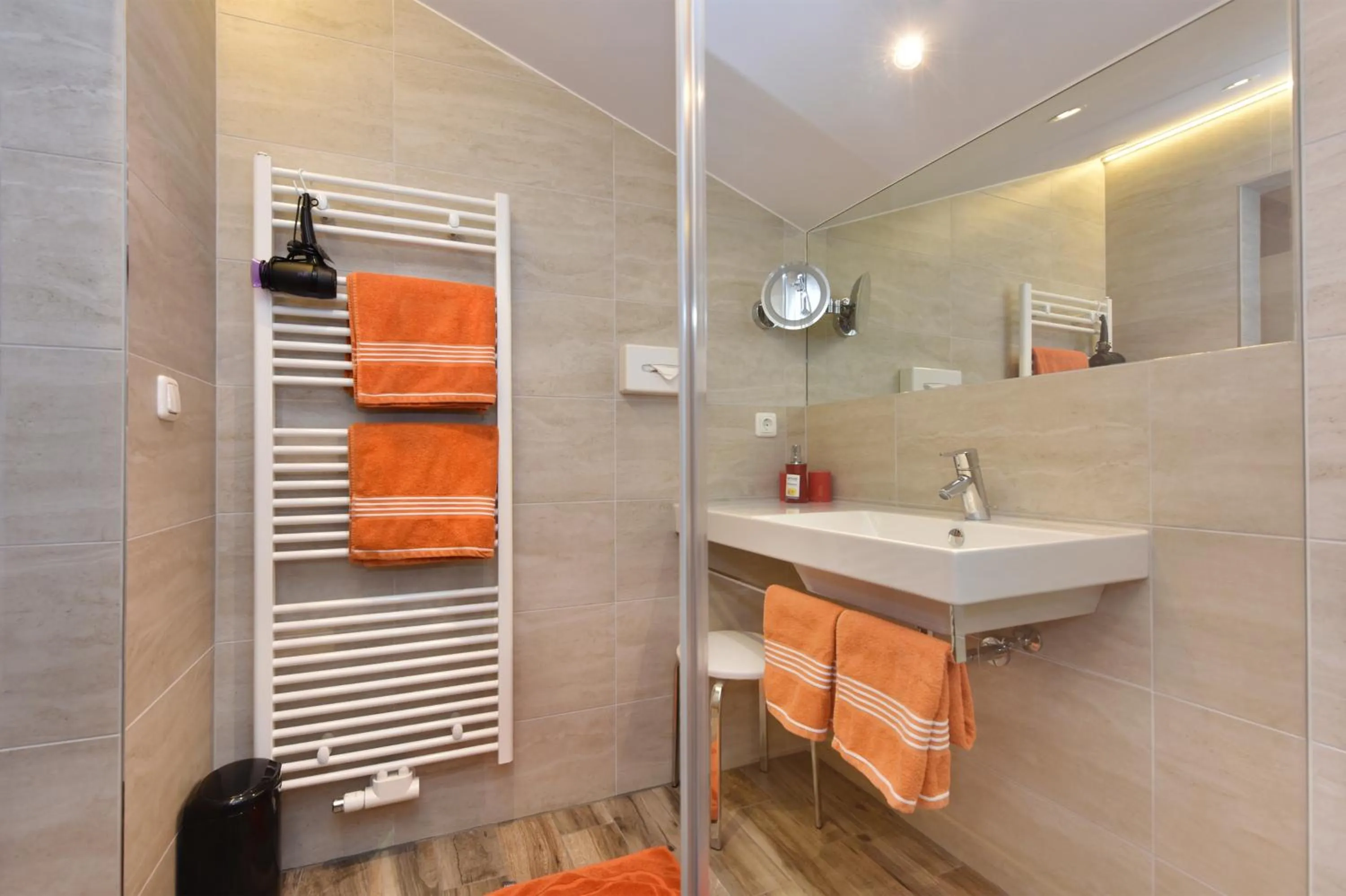 Photo of the whole room in Gasthaus & Pension Alphorn