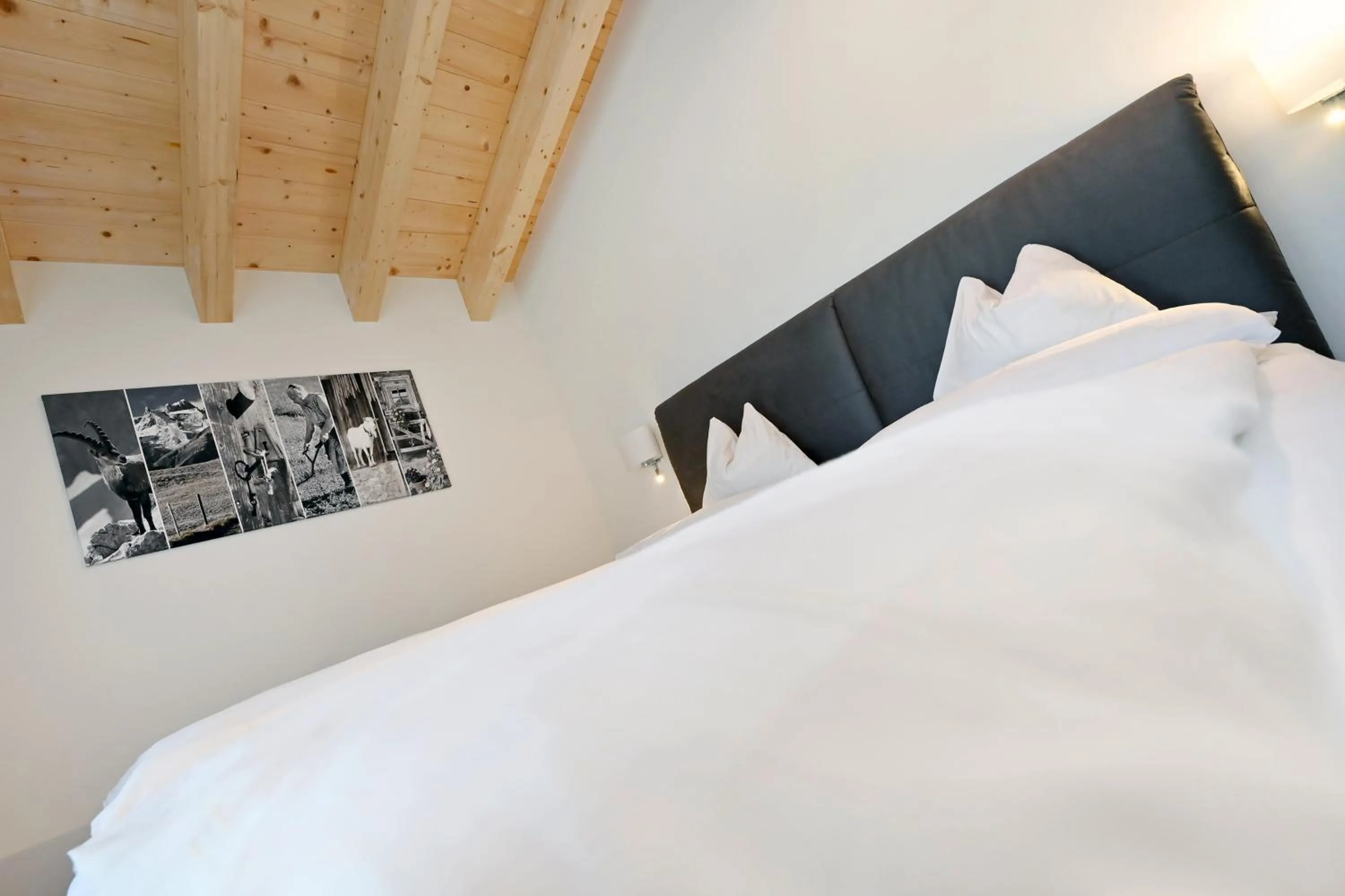 Bedroom, Bed in Gasthaus & Pension Alphorn
