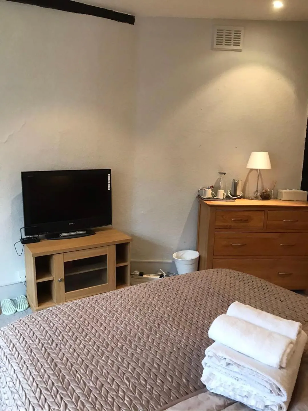 Bed in Golden Cross Guesthouse