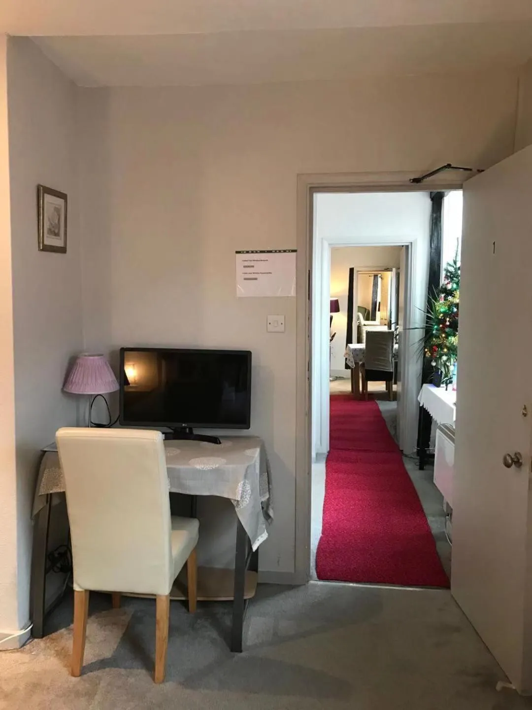 TV and multimedia in Golden Cross Guesthouse