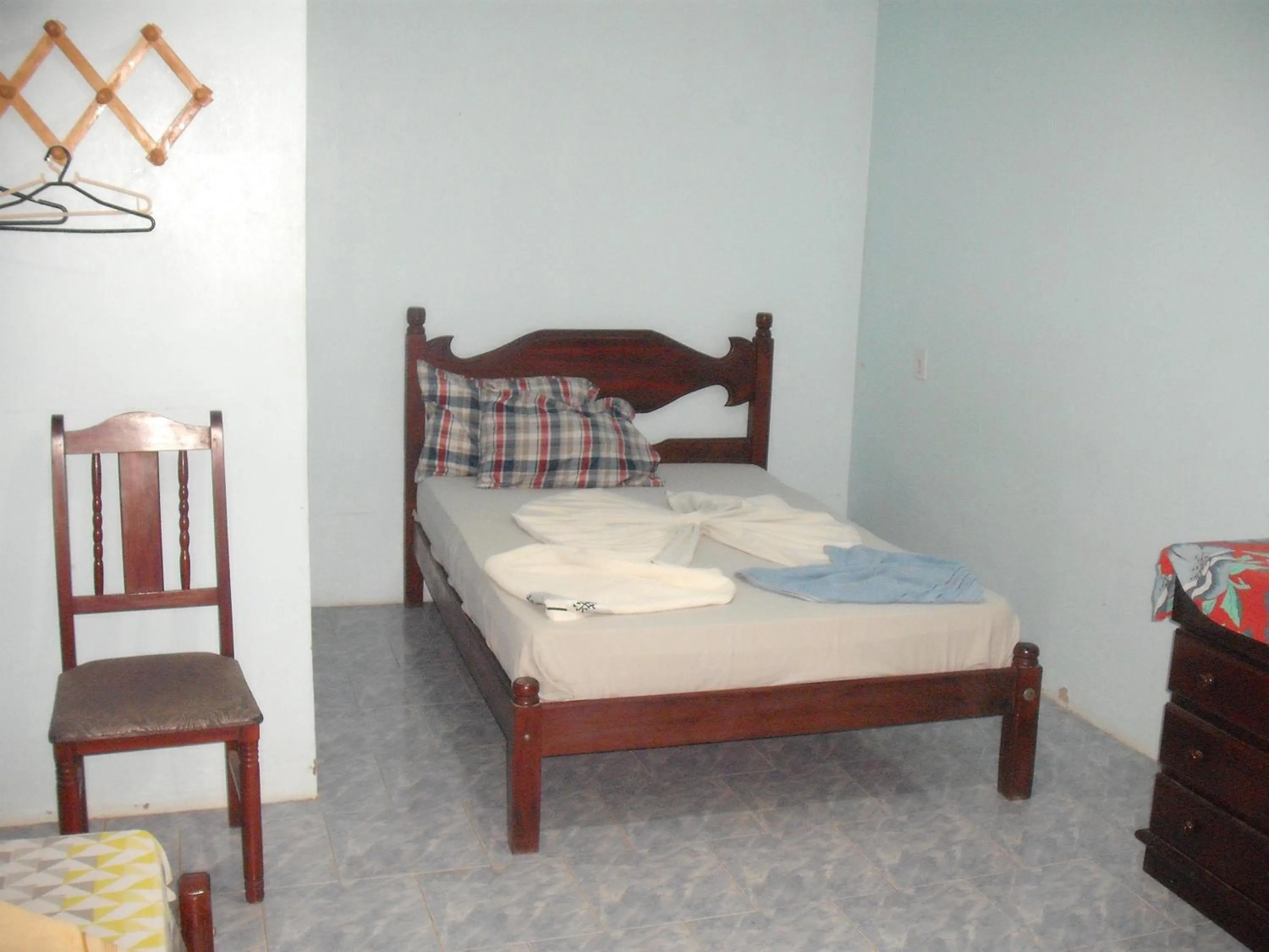 Photo of the whole room, Bed in Pousada Chalé Suiço