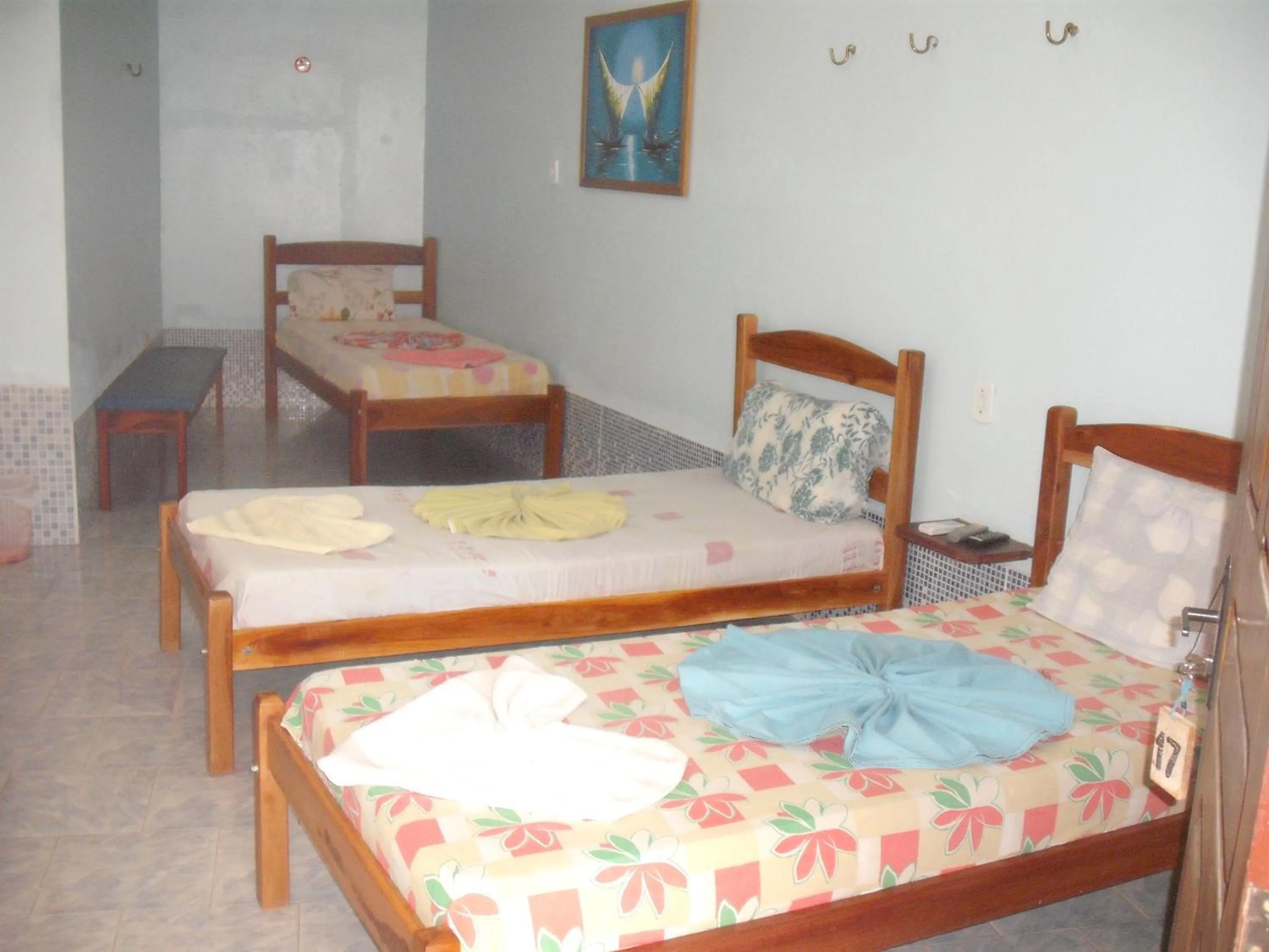 Photo of the whole room, Bed in Pousada Chalé Suiço