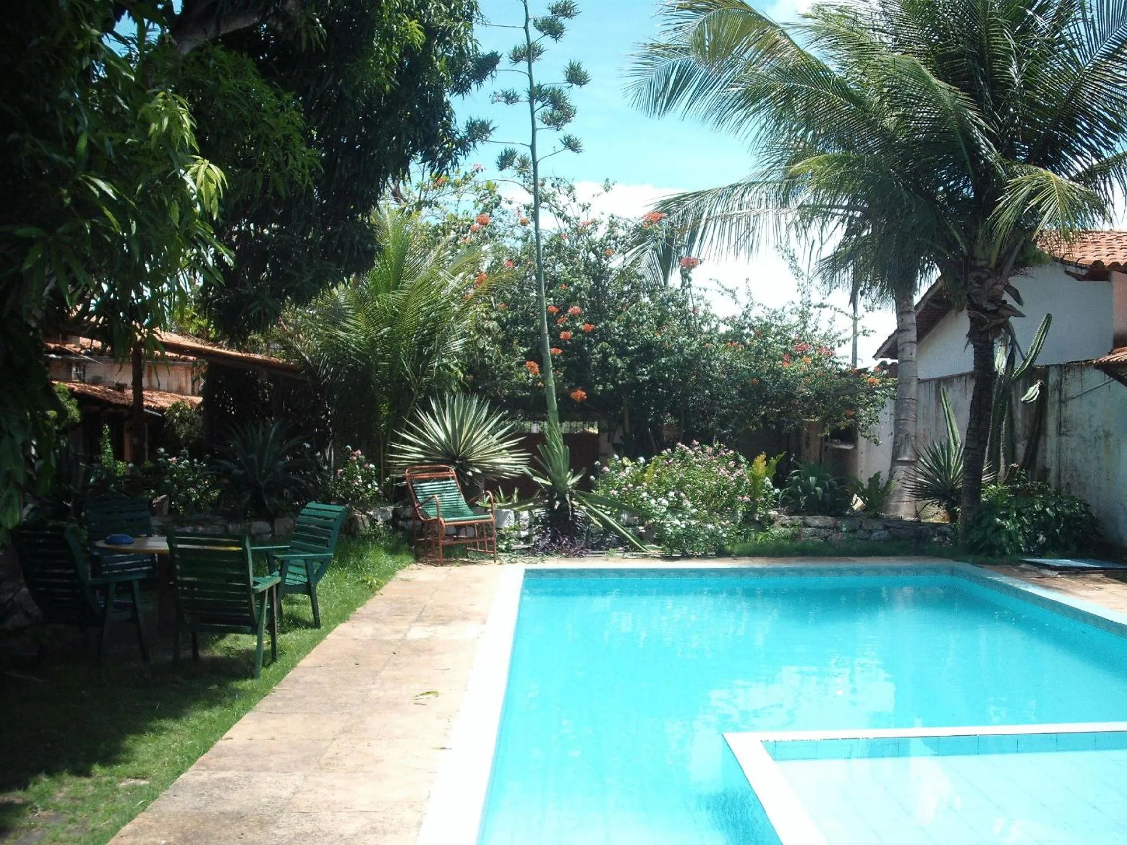 Swimming pool in Pousada Chalé Suiço