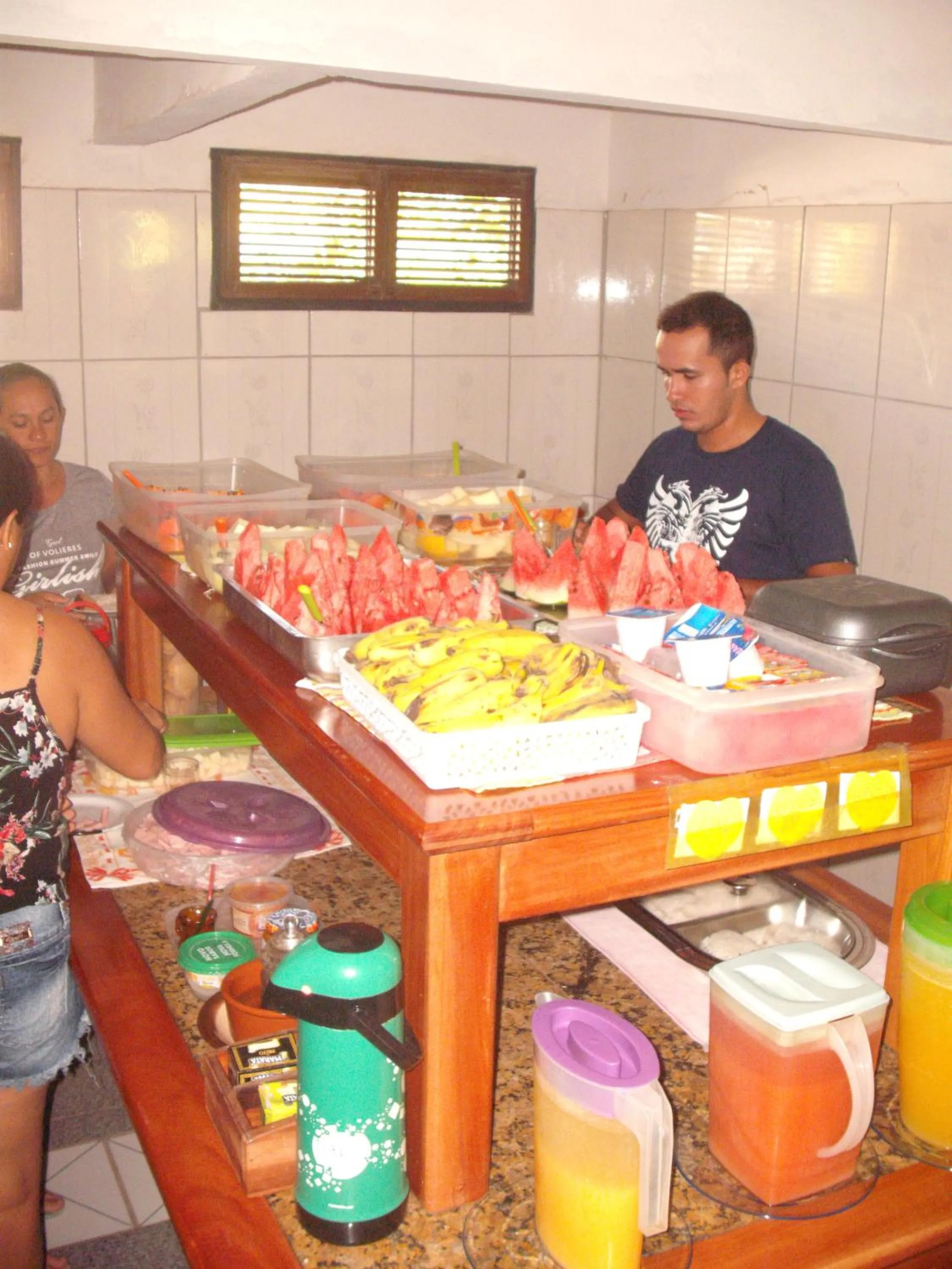 Buffet breakfast in Pousada Chalé Suiço