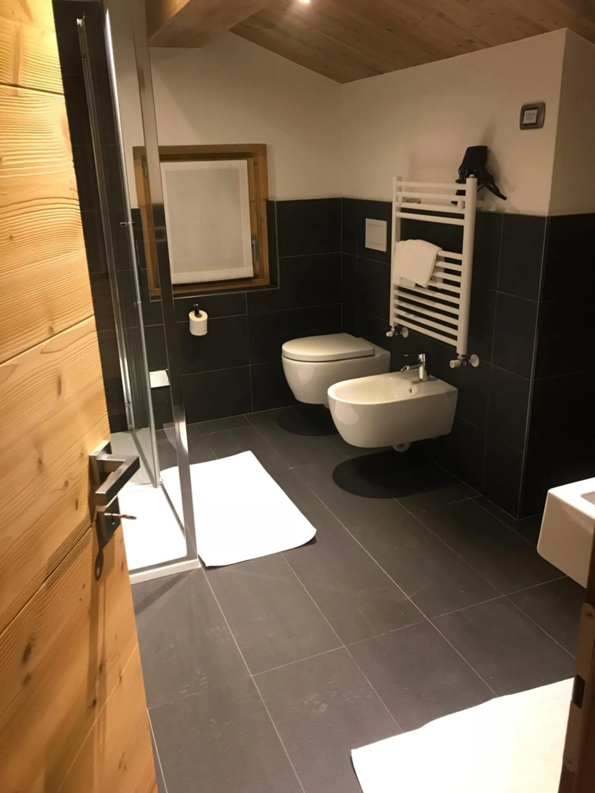 Bathroom in Alpen Hotel Chalet