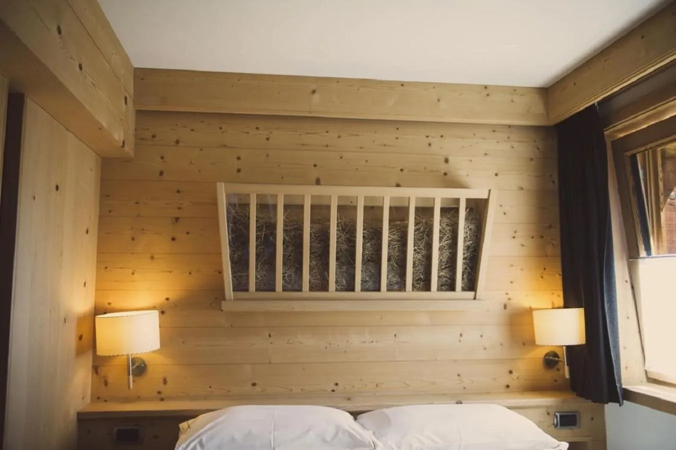Decorative detail, Bed in Alpen Hotel Chalet