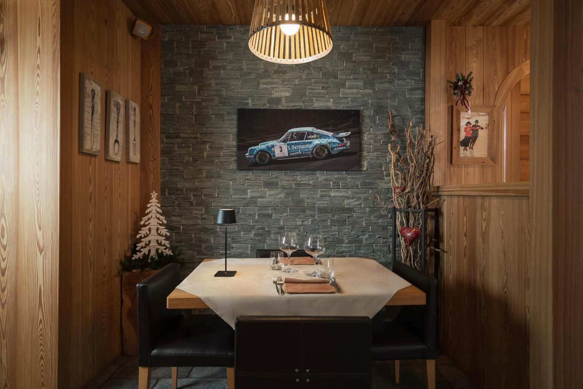 Dining area in Alpen Hotel Chalet
