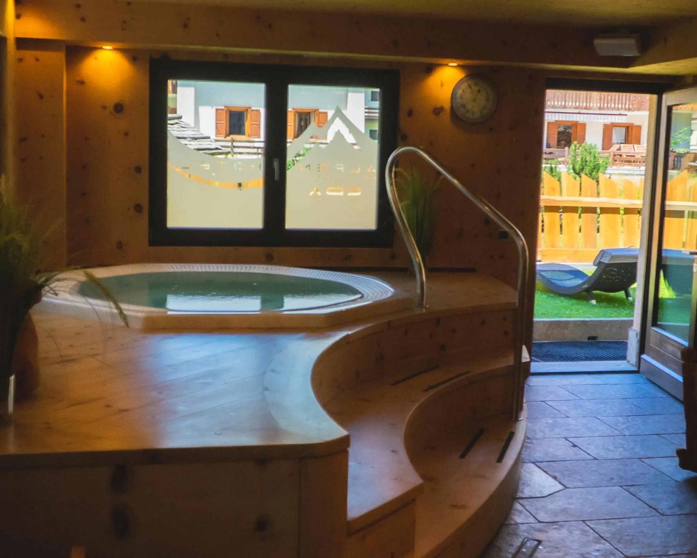 Hot Tub in Alpen Hotel Chalet