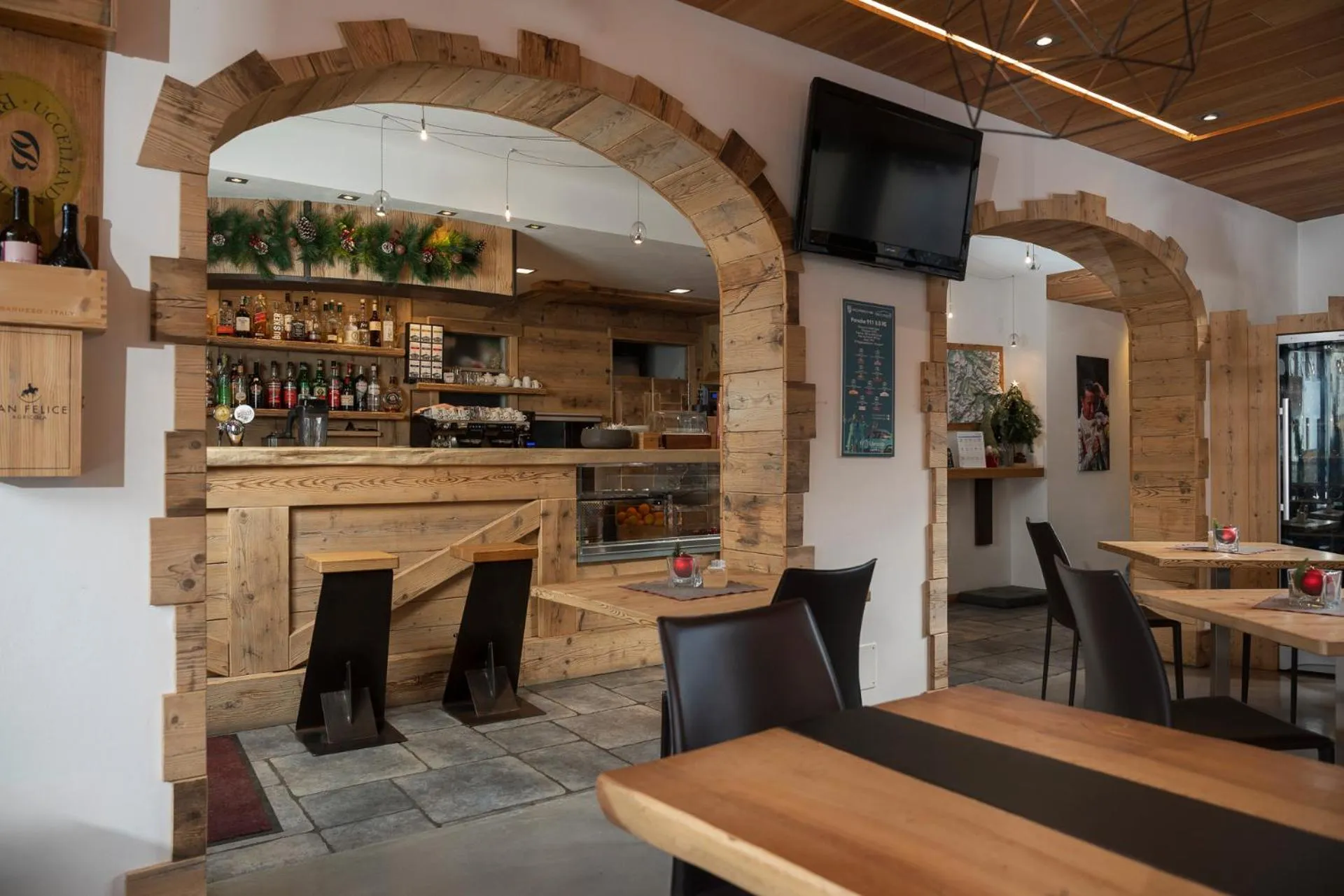 Lounge or bar in Alpen Hotel Chalet