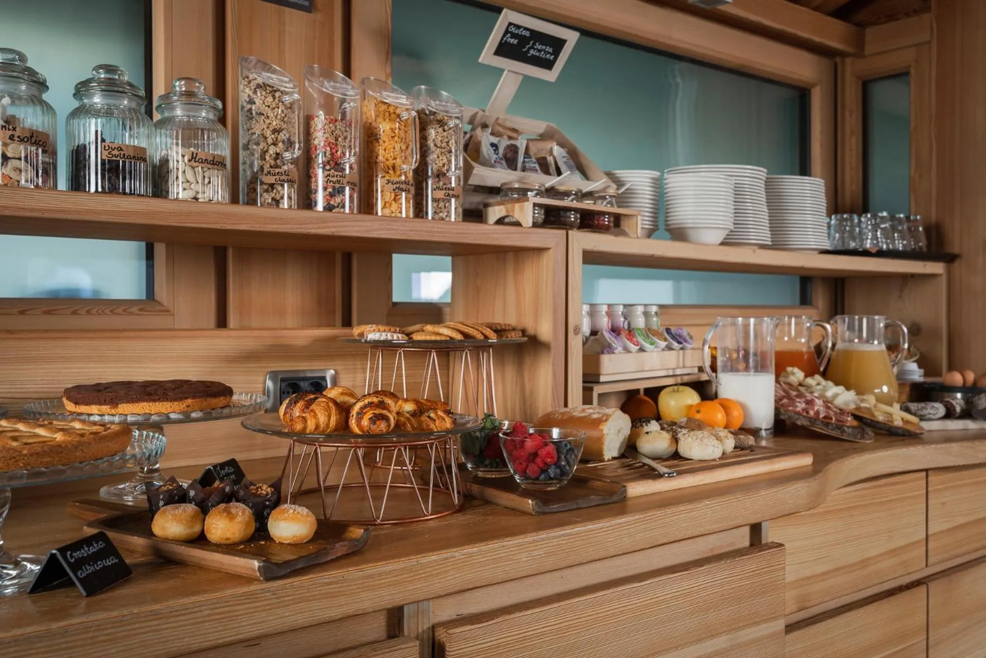 Buffet breakfast in Alpen Hotel Chalet