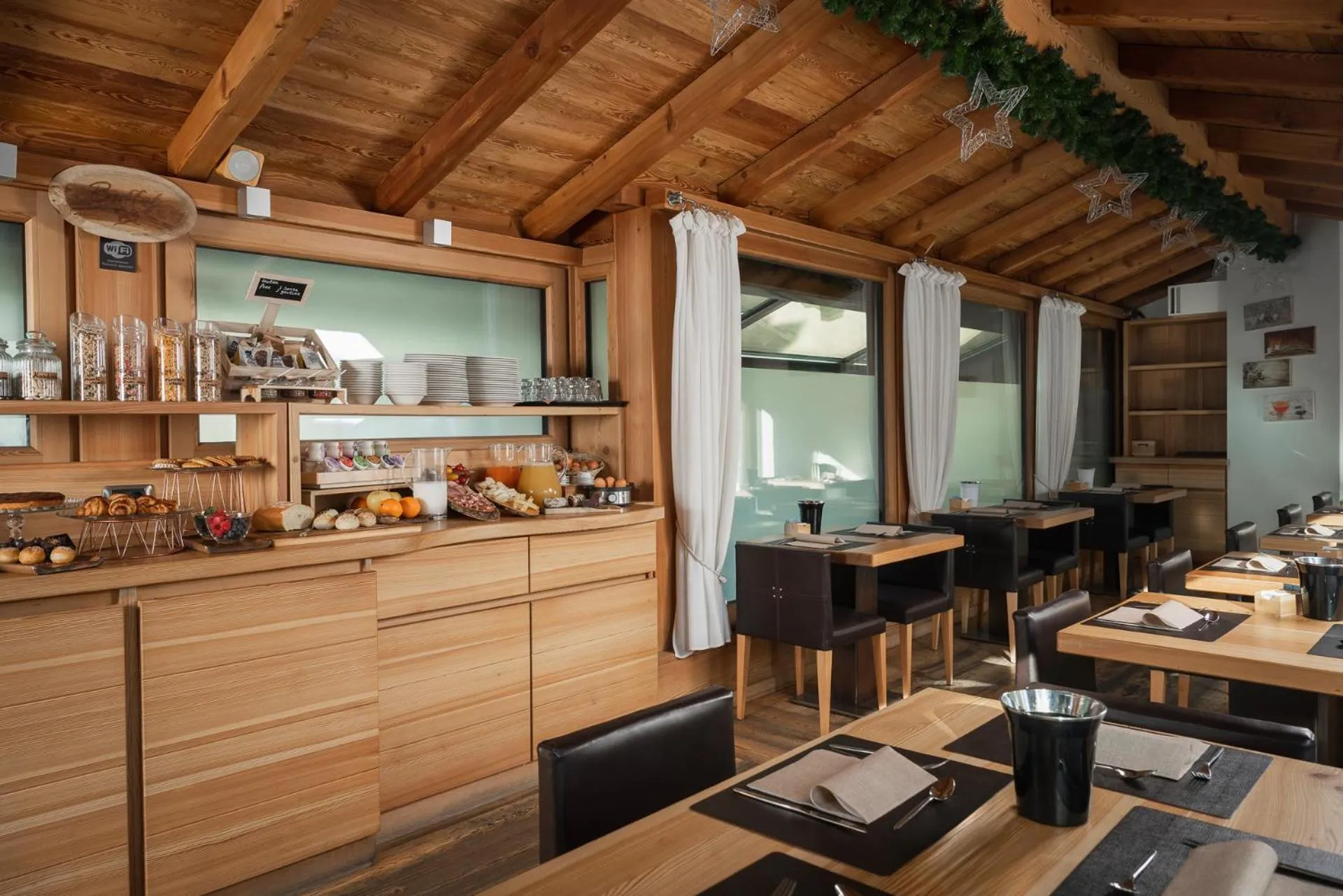 Buffet breakfast in Alpen Hotel Chalet