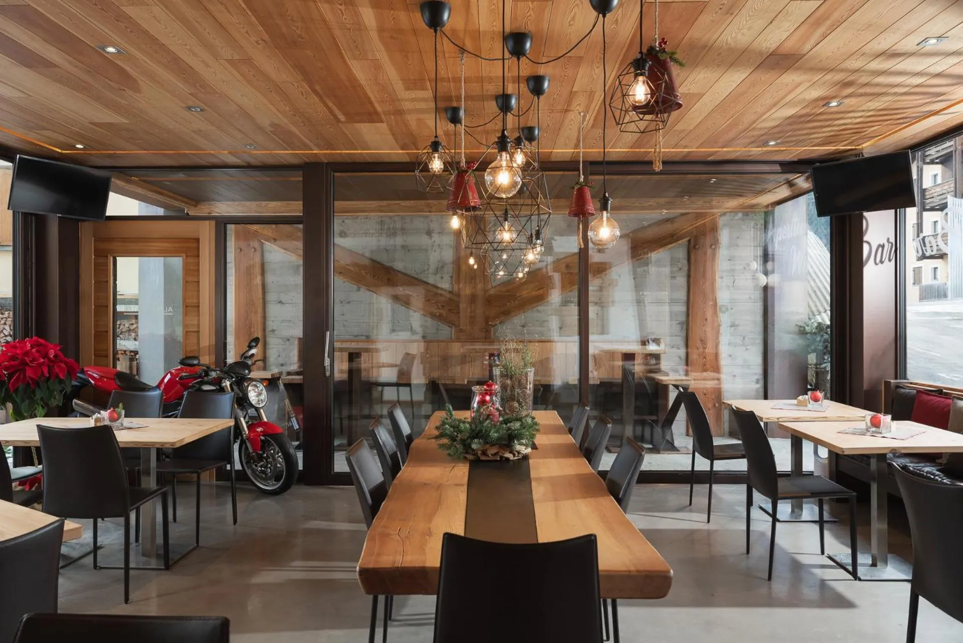 Lounge or bar in Alpen Hotel Chalet