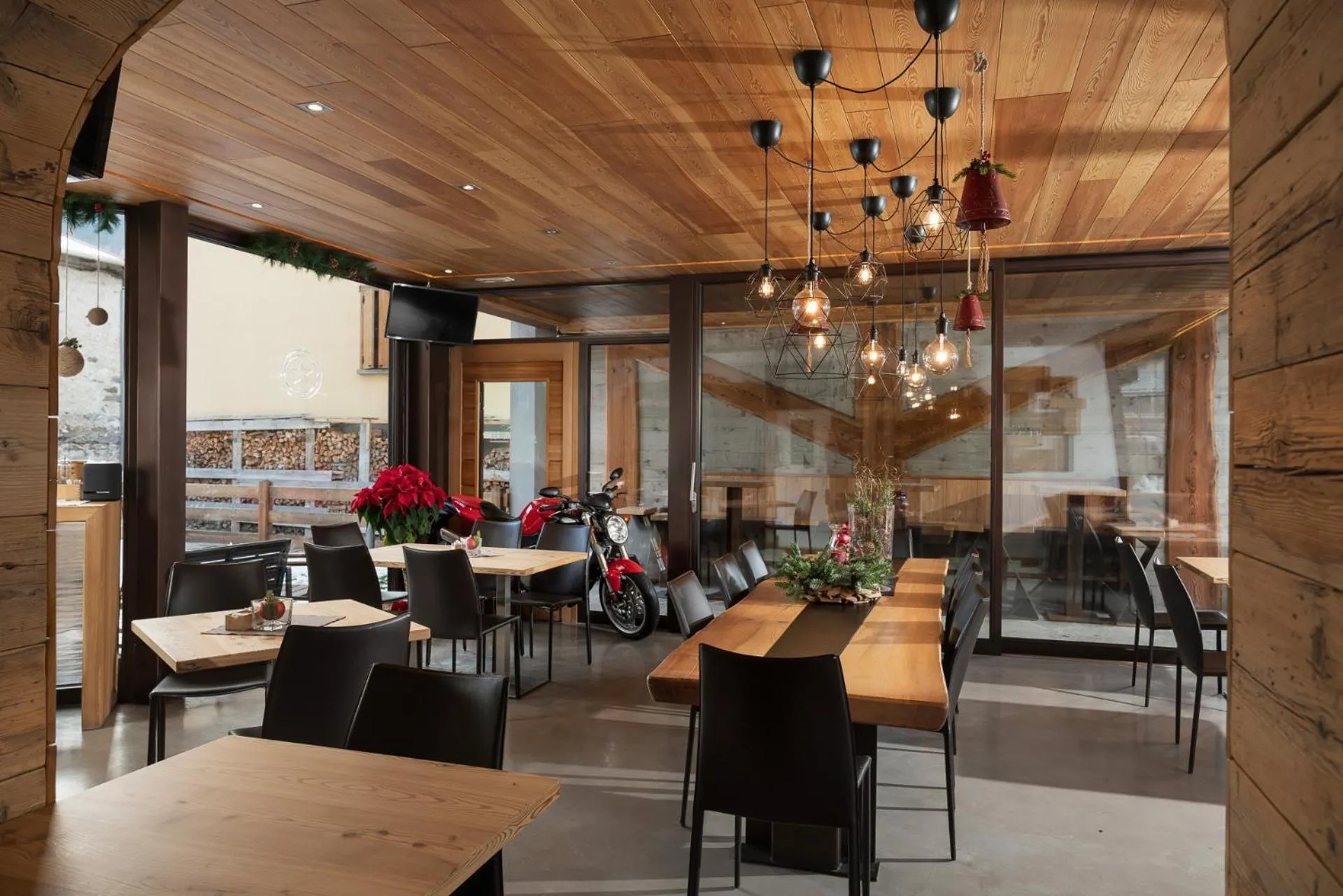 Lounge or bar in Alpen Hotel Chalet