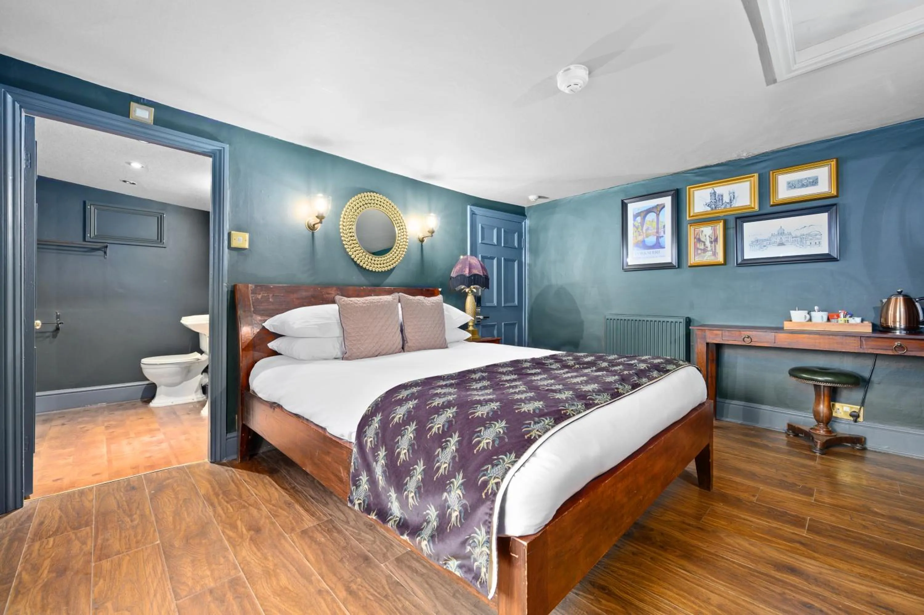 Toilet, Bed in Lamb & Lion Hotel, Sure Hotel Collection by Best Western