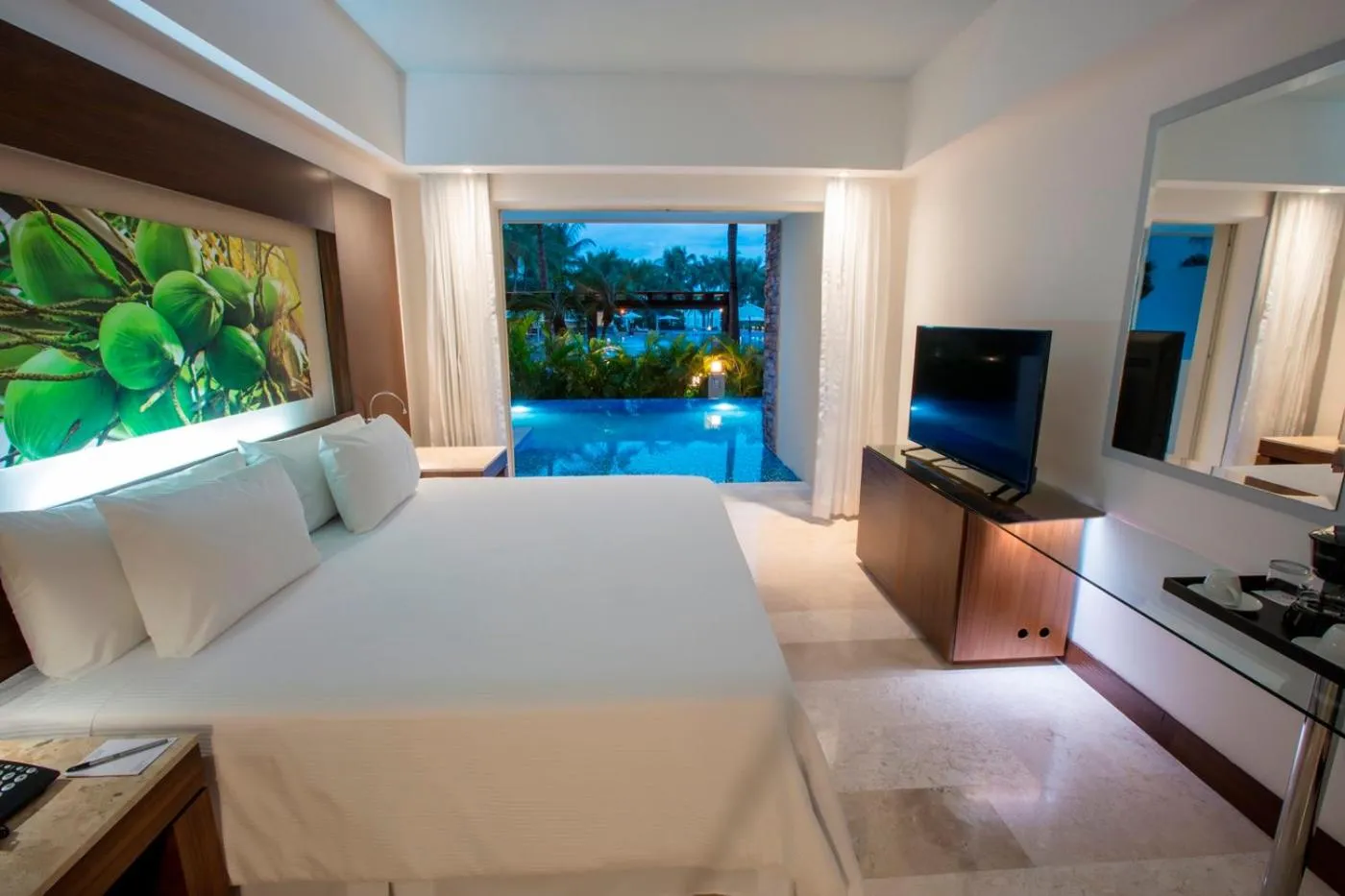 TV and multimedia, Bed in Krystal Grand Nuevo Vallarta