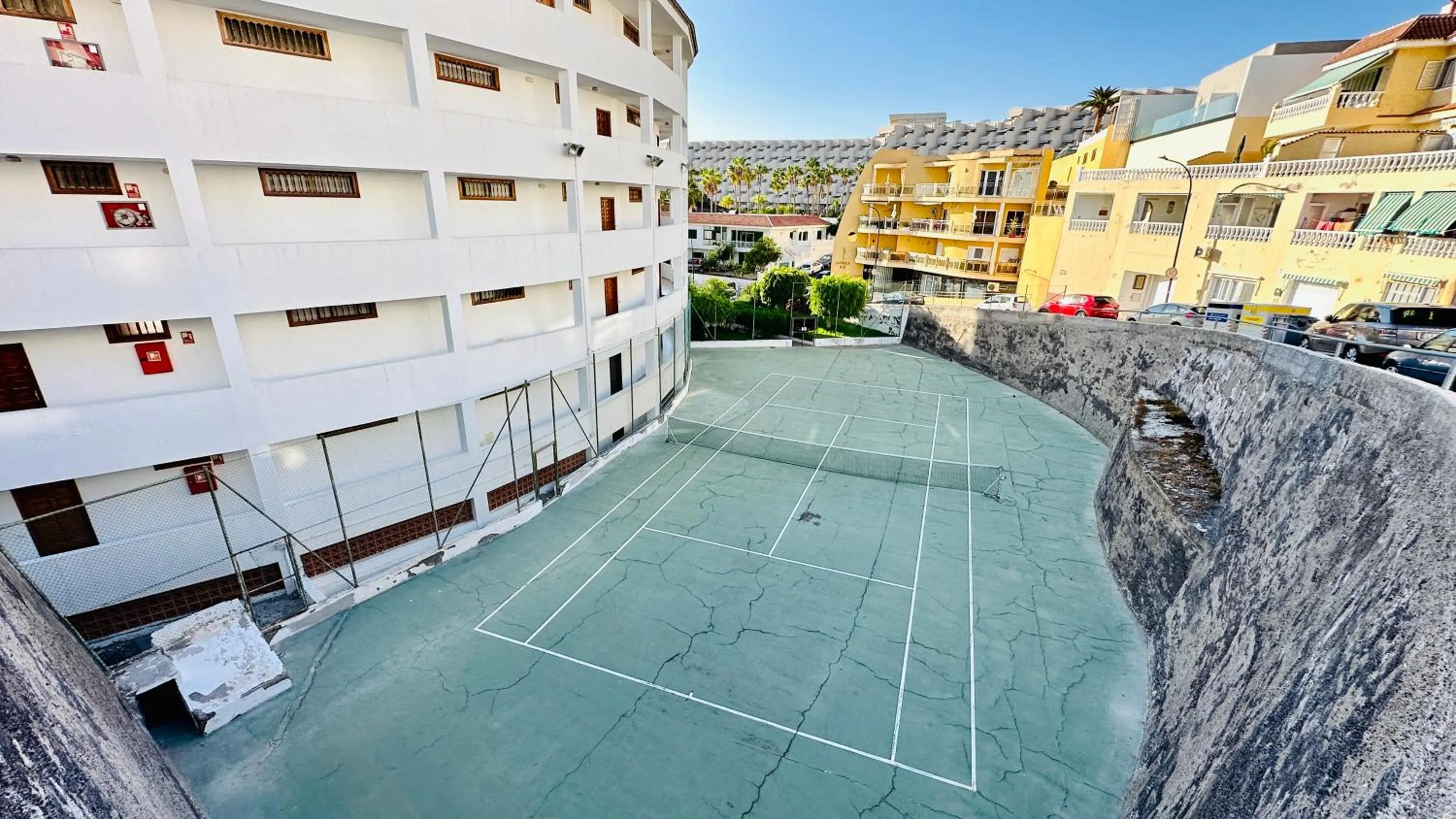Tennis court in Seguro El Sol 411
