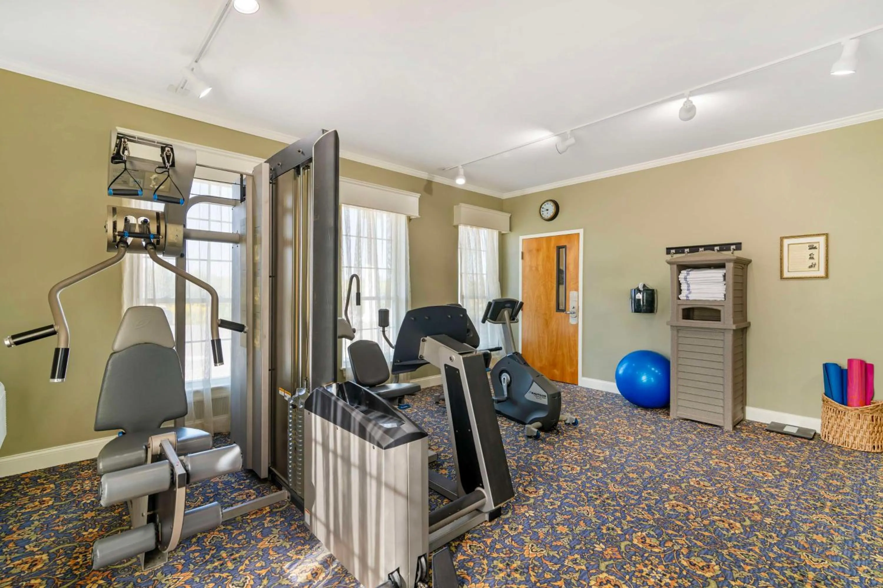 Fitness centre/facilities in Best Western White House Inn