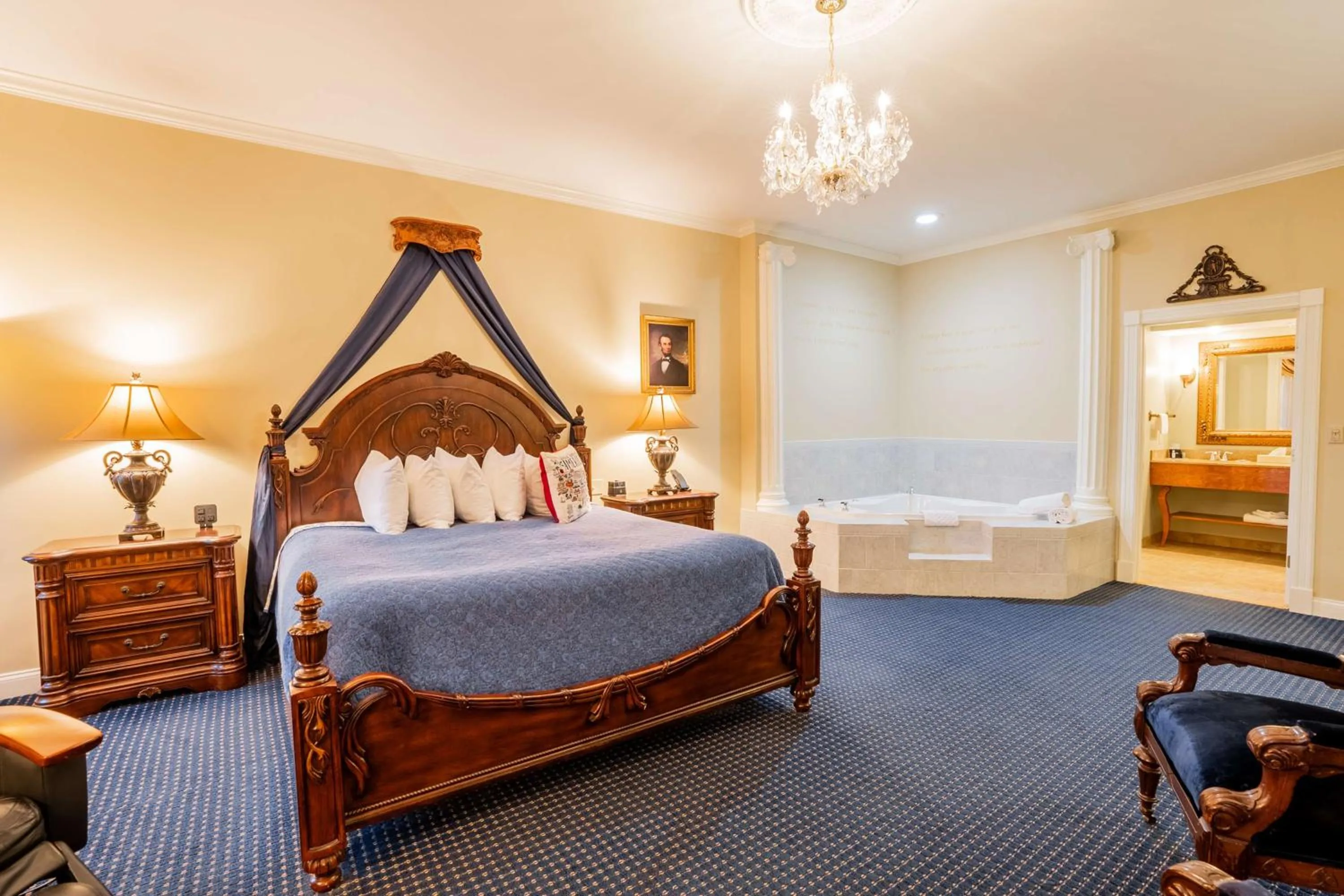 King Suite with Spa Bath and Fireplace - Lincoln Theme/Non-Smoking in Best Western White House Inn