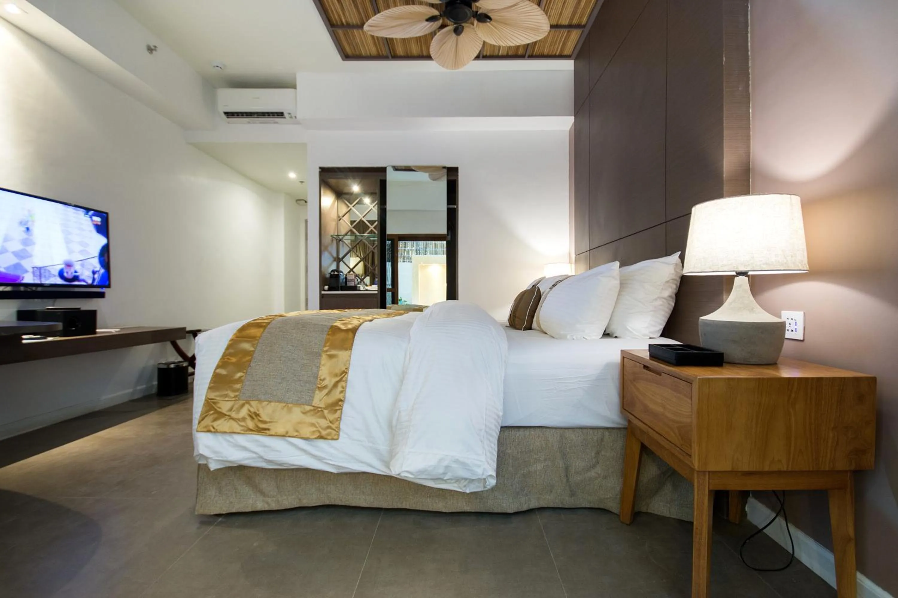 Bedroom, Bed in Ferra Hotel and Garden Suites