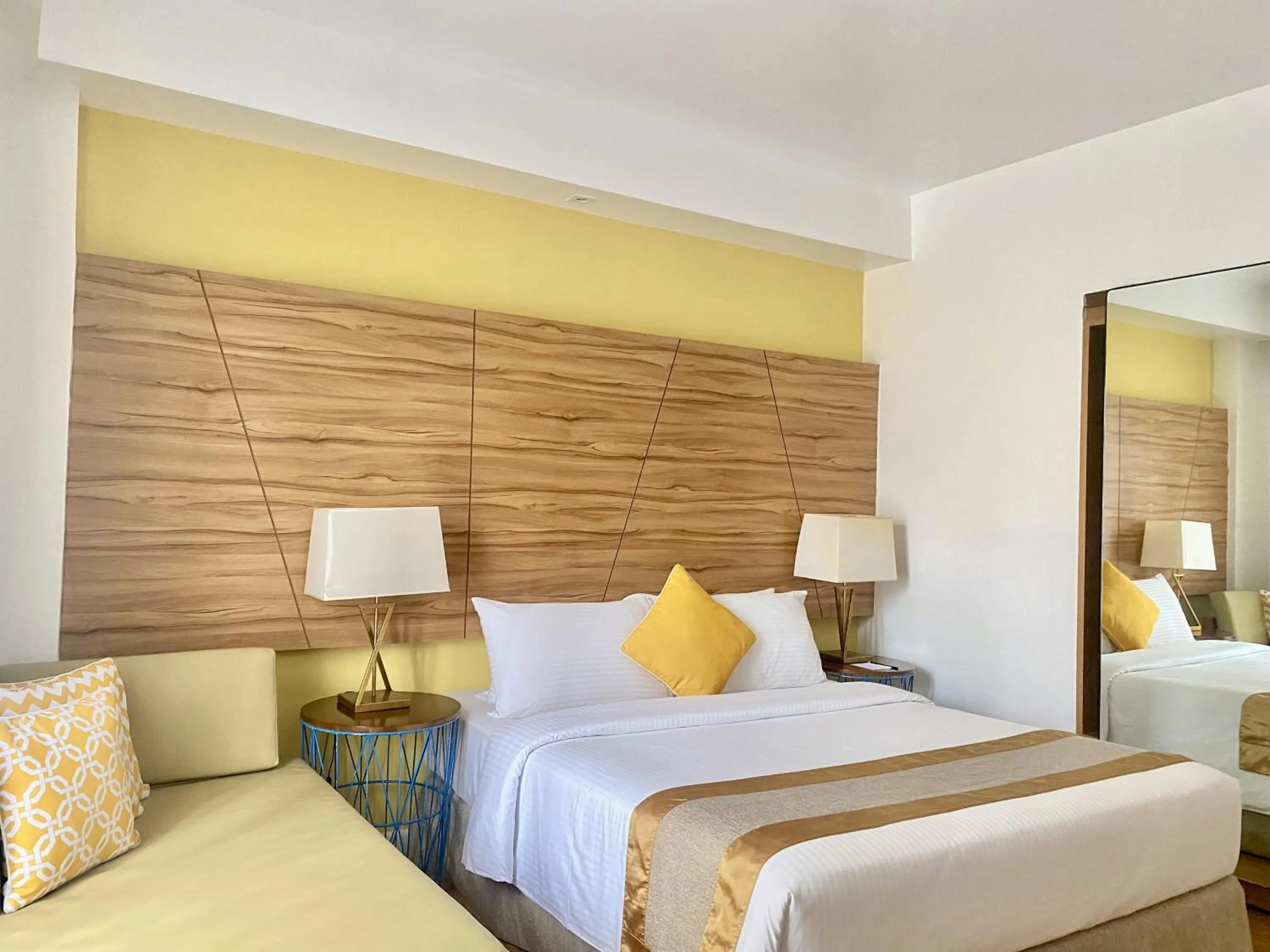 Bed in Ferra Hotel and Garden Suites