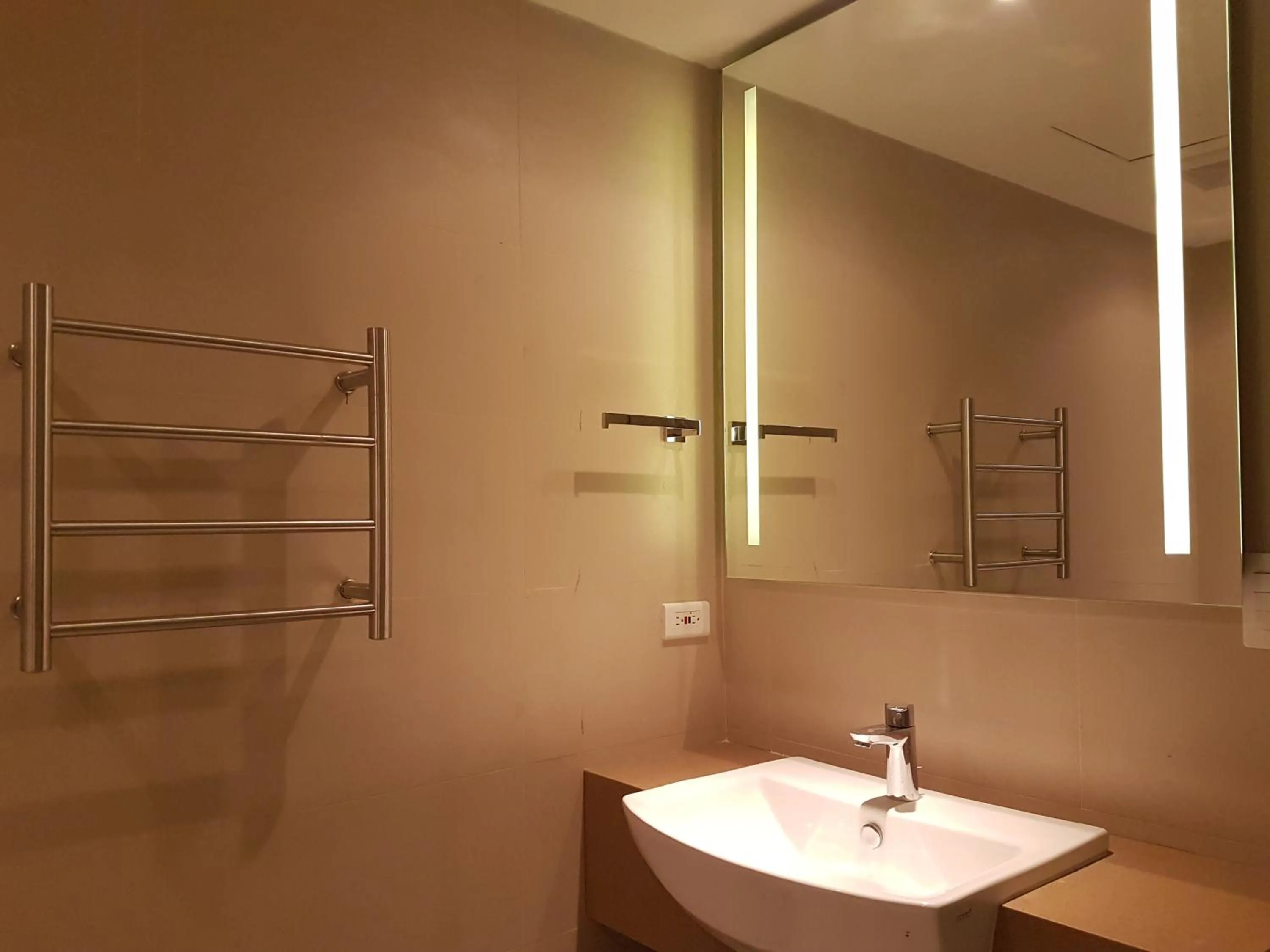 Bathroom in Ferra Hotel and Garden Suites