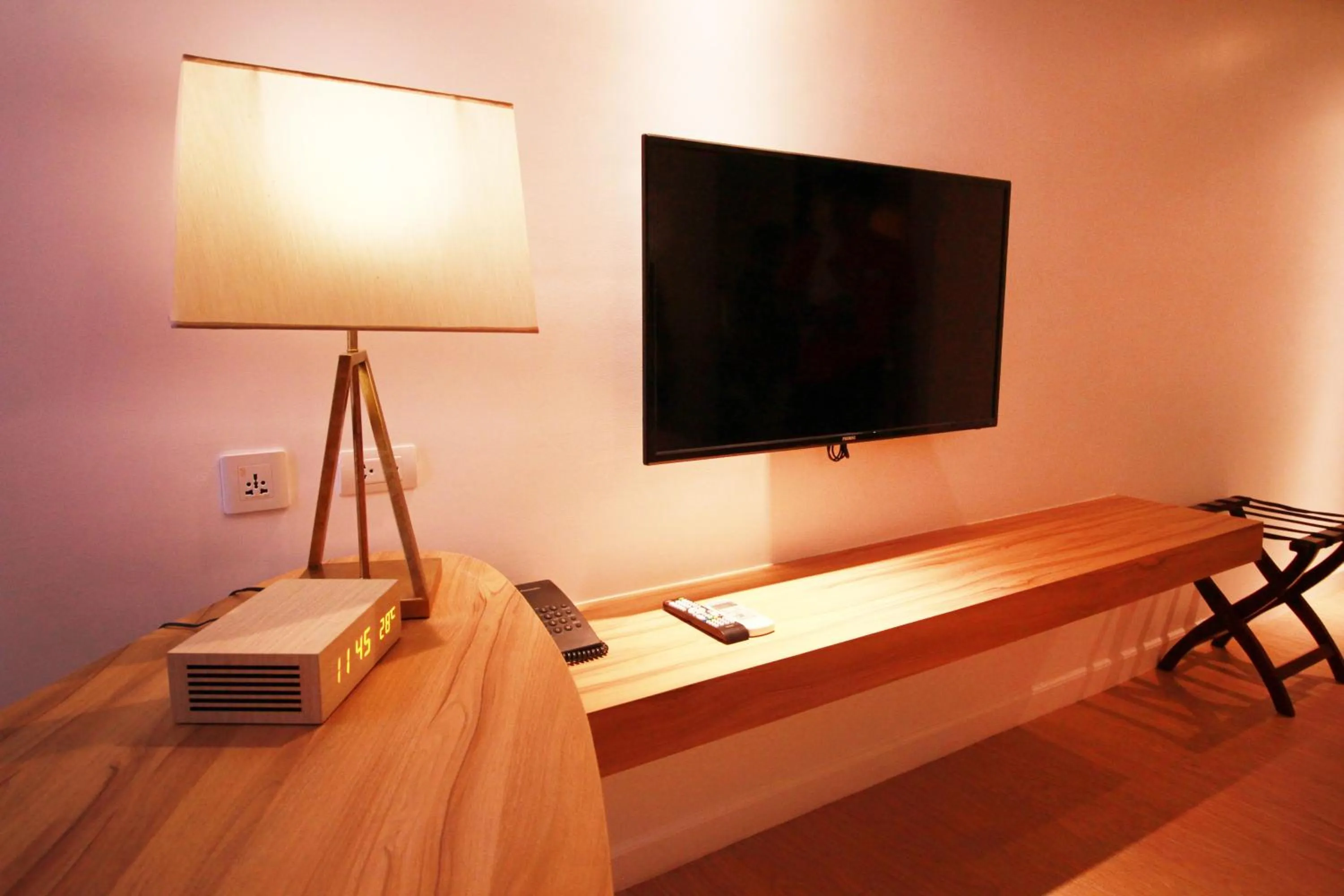 TV and multimedia in Ferra Hotel and Garden Suites