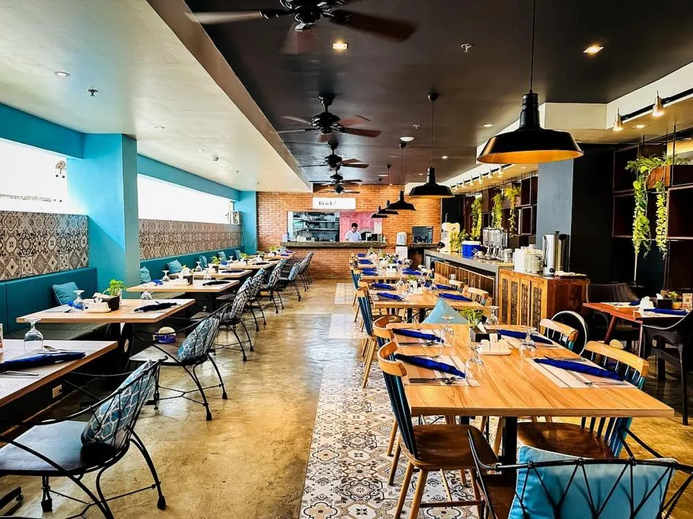 Restaurant/places to eat in Ferra Hotel and Garden Suites