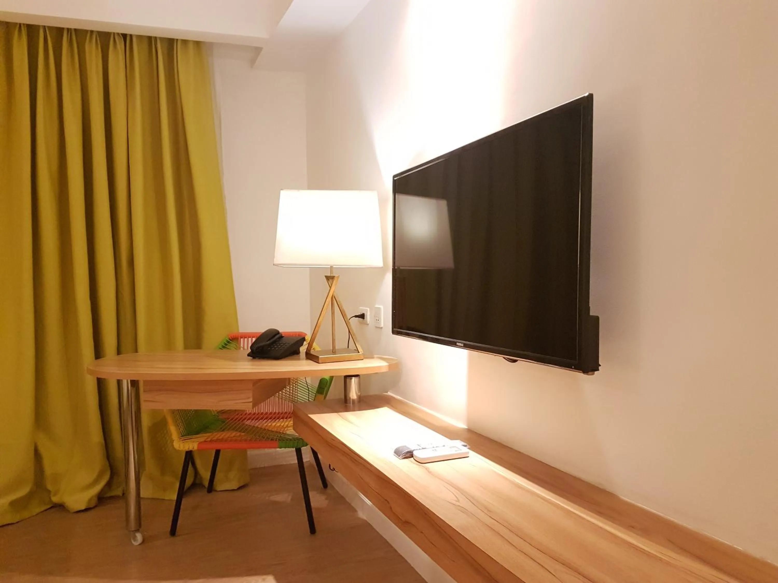 TV and multimedia in Ferra Hotel and Garden Suites