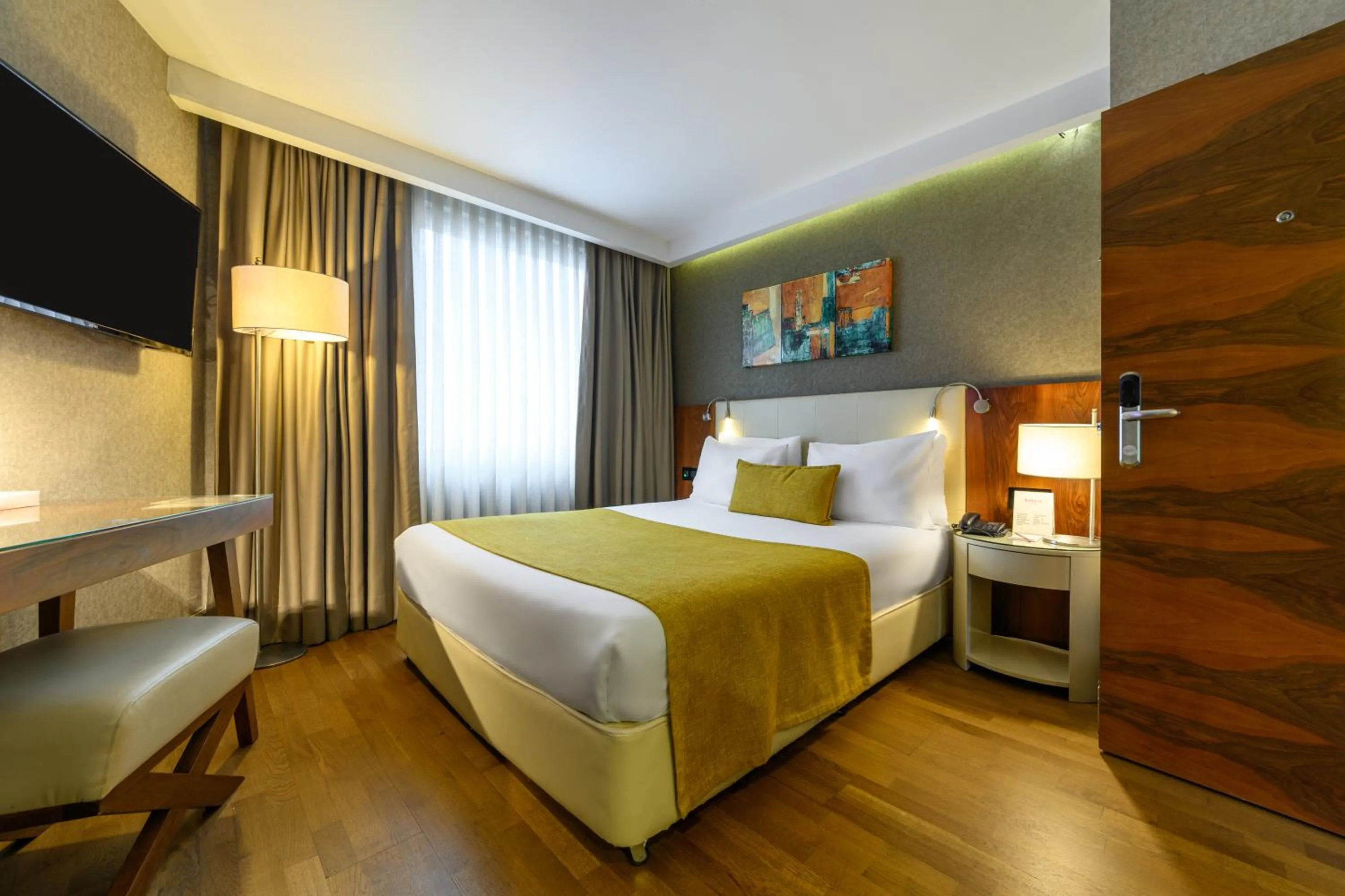 Photo of the whole room, Bed in Ramada by Wyndham Istanbul Grand Bazaar