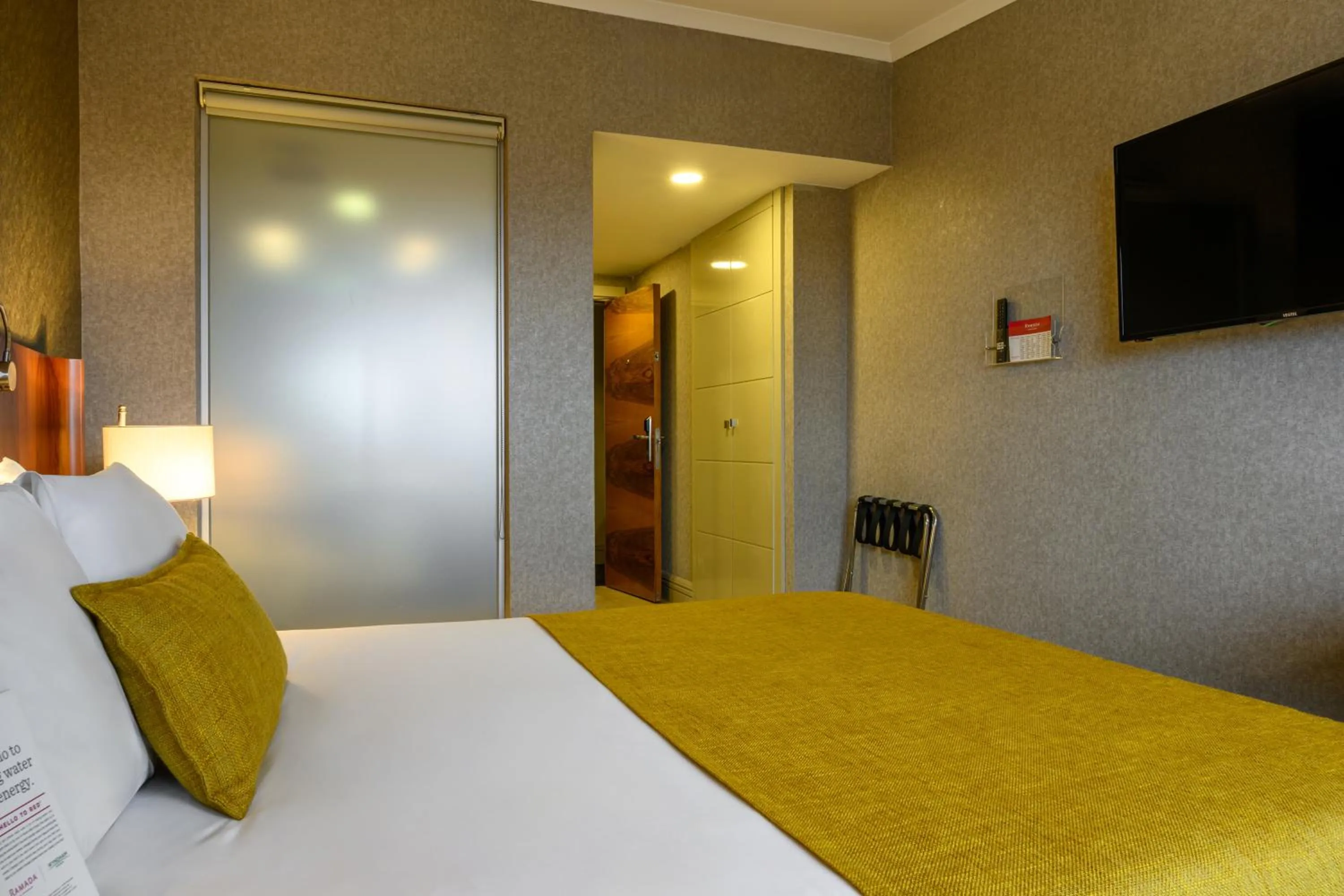 Bedroom, Bed in Ramada by Wyndham Istanbul Grand Bazaar