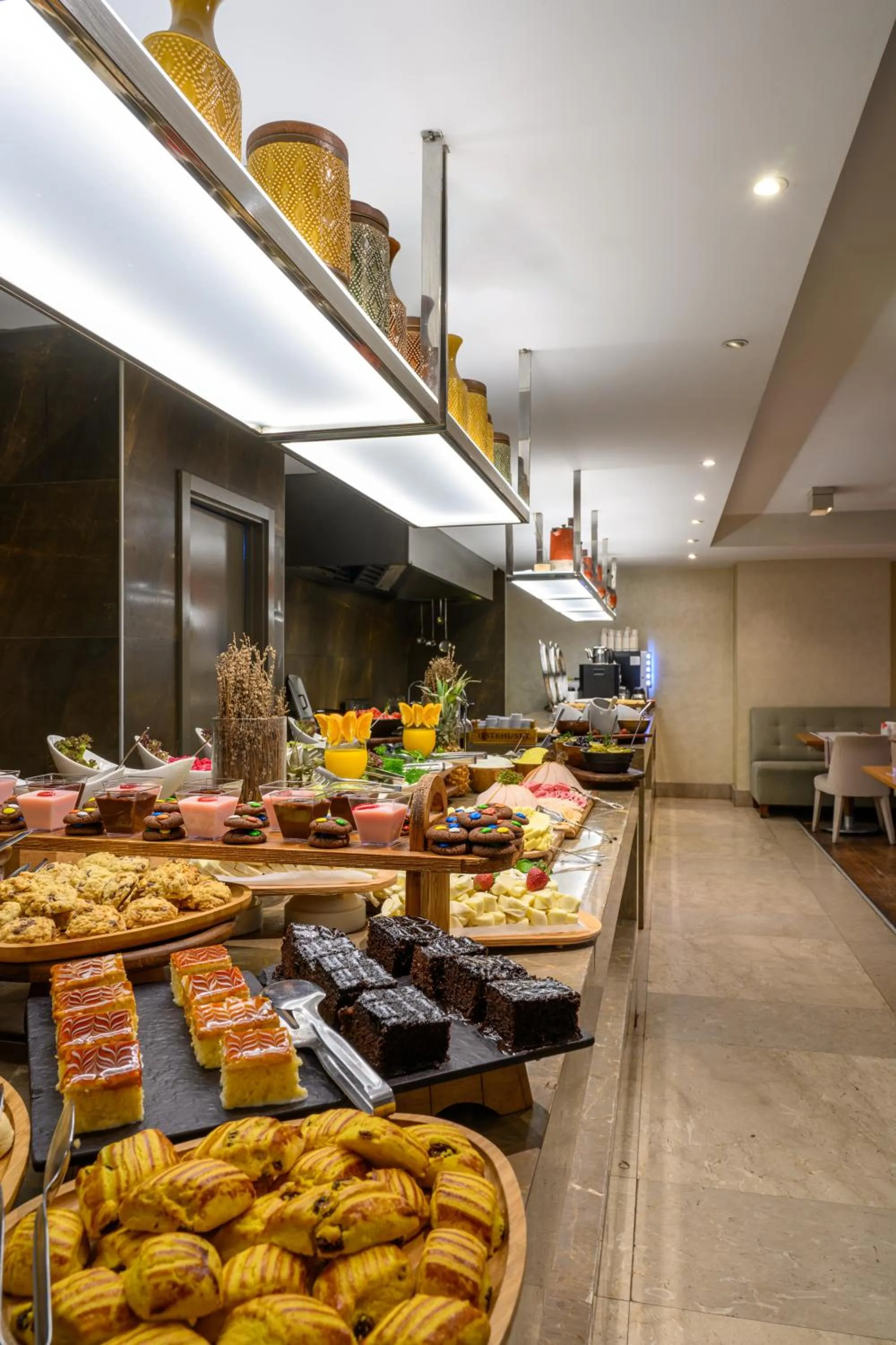 Restaurant/places to eat in Ramada by Wyndham Istanbul Grand Bazaar