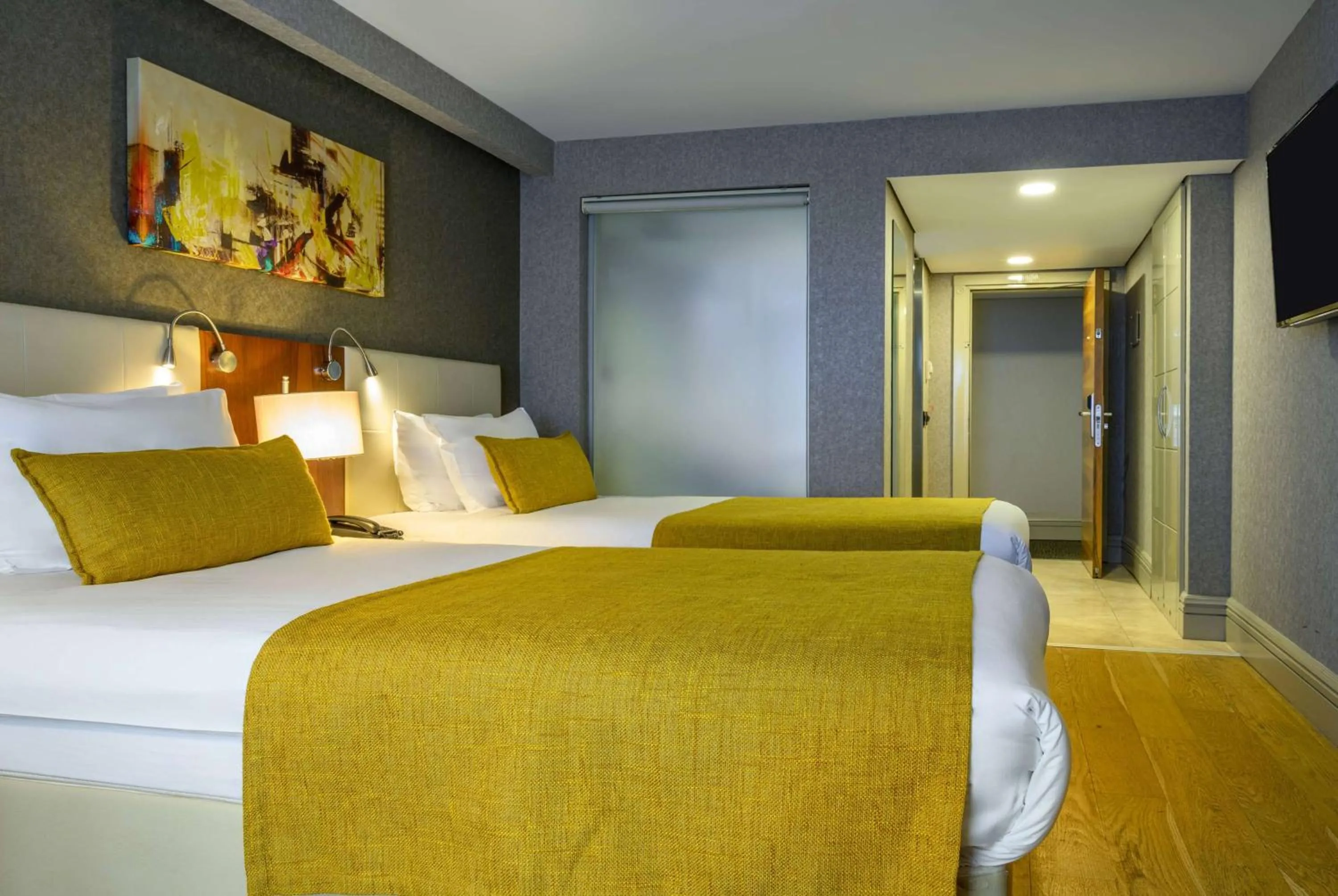 Photo of the whole room, Bed in Ramada by Wyndham Istanbul Grand Bazaar