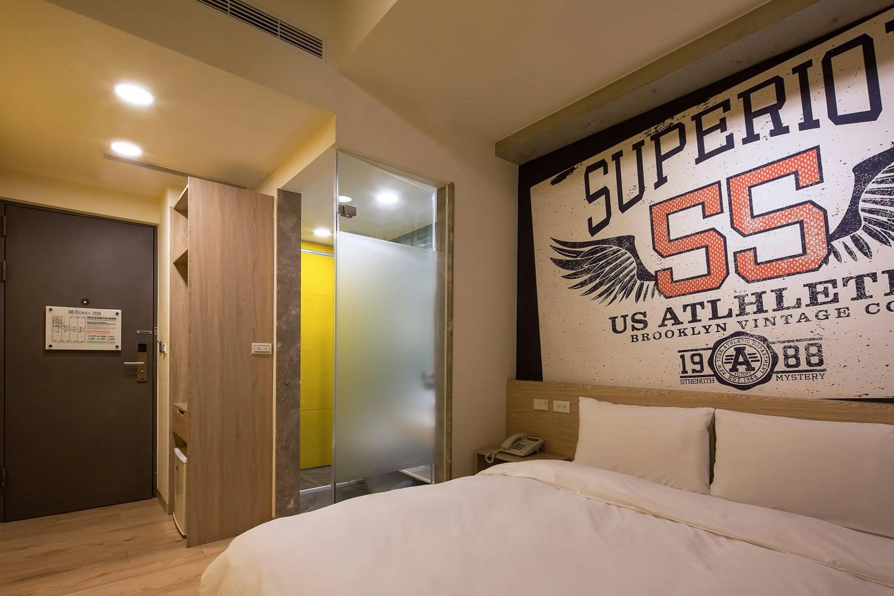 Photo of the whole room, Bed in CHECK inn Express Taichung Yizhong