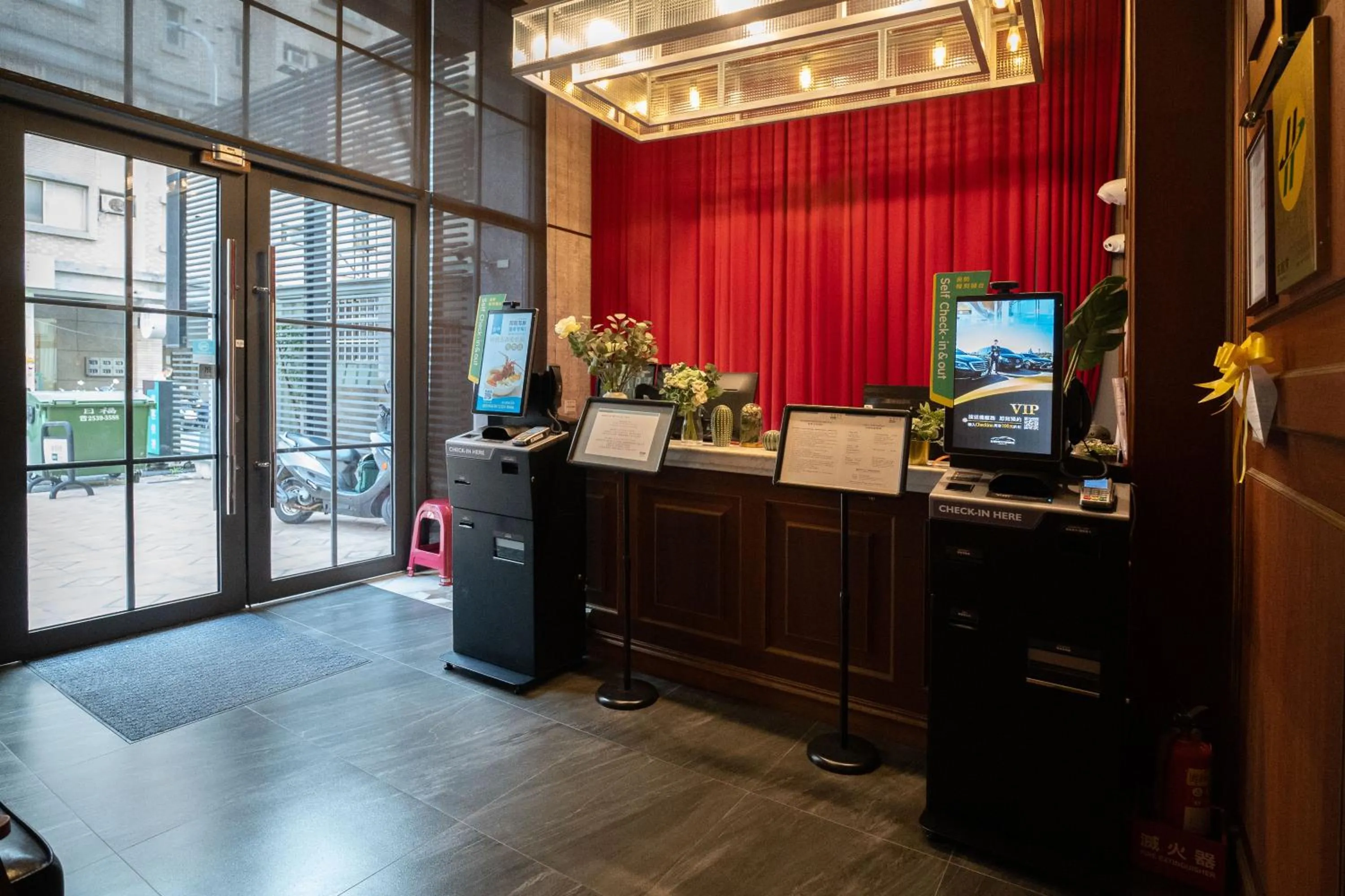 Property building in CHECK inn Express Taichung Yizhong