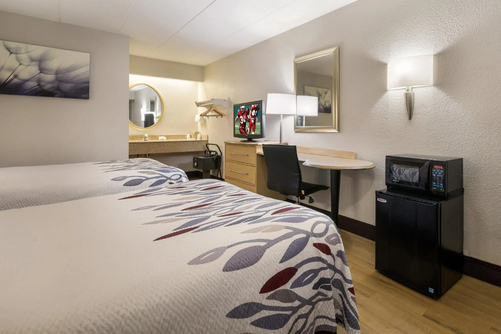 Bedroom, Bed in Red Roof Inn Rockford East - Casino District