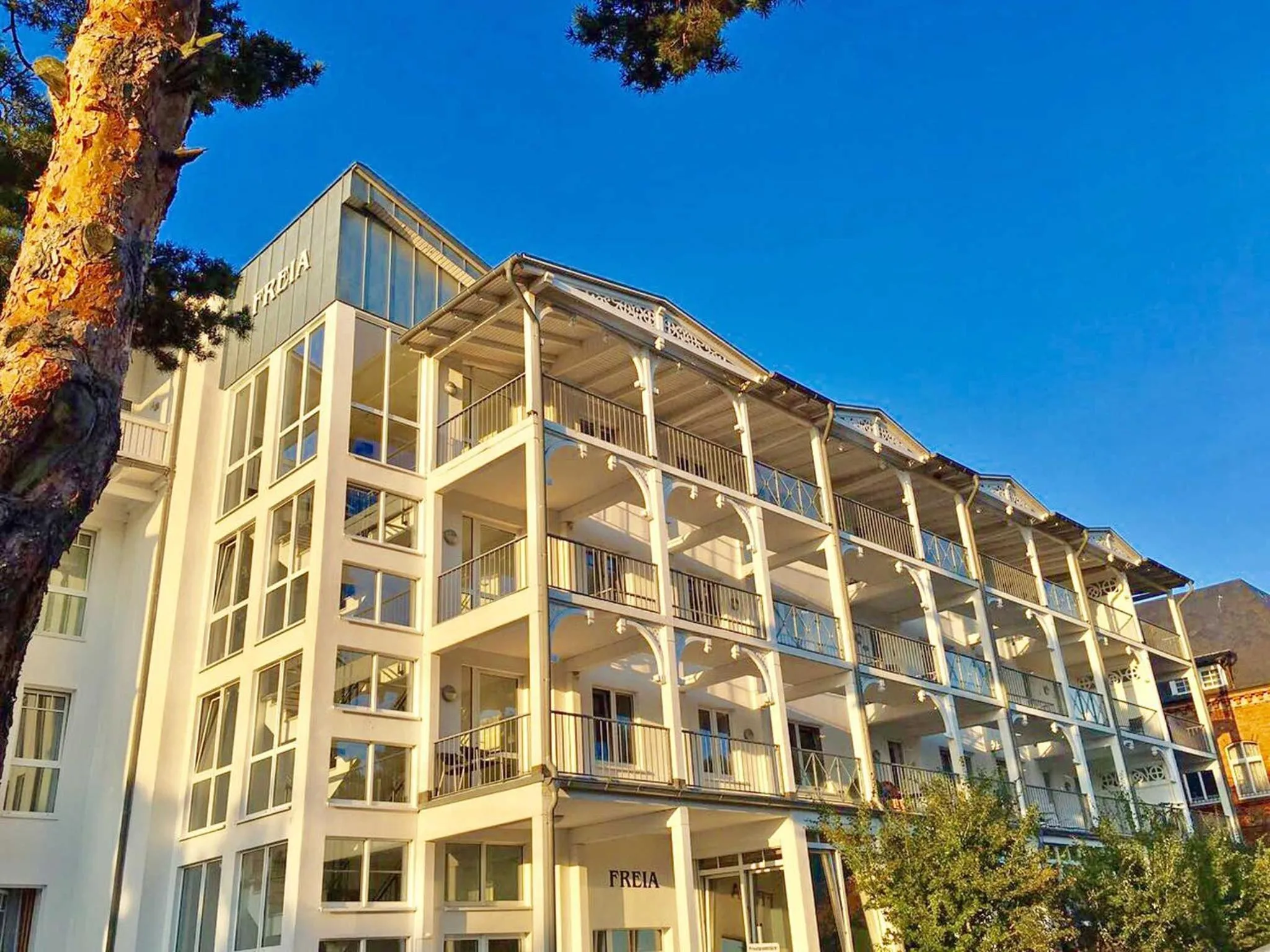 Facade/entrance in Villa Freia in Binz - WG 11 mit Meerblick und Balkon