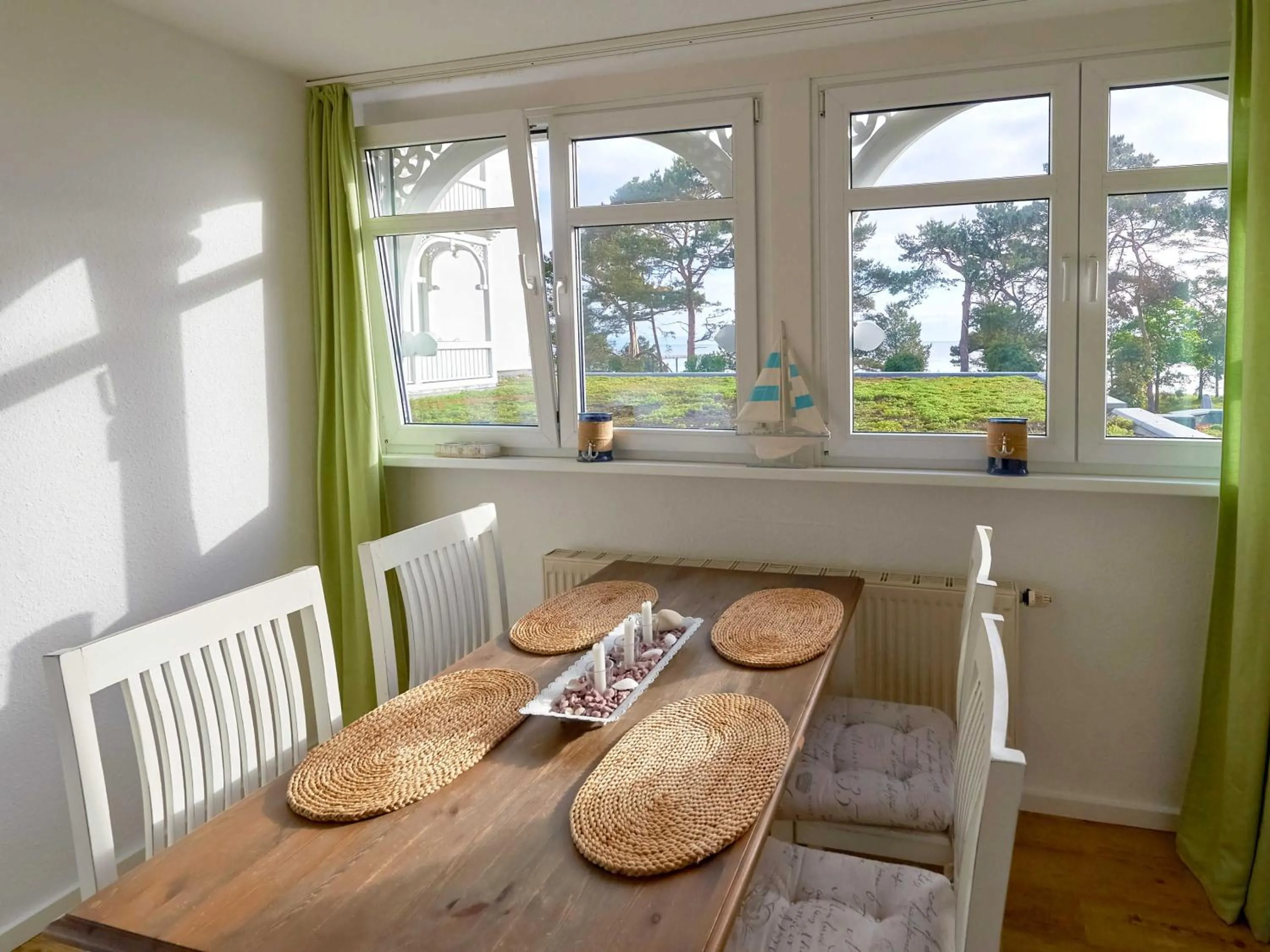 Living room in Villa Freia in Binz - WG 11 mit Meerblick und Balkon