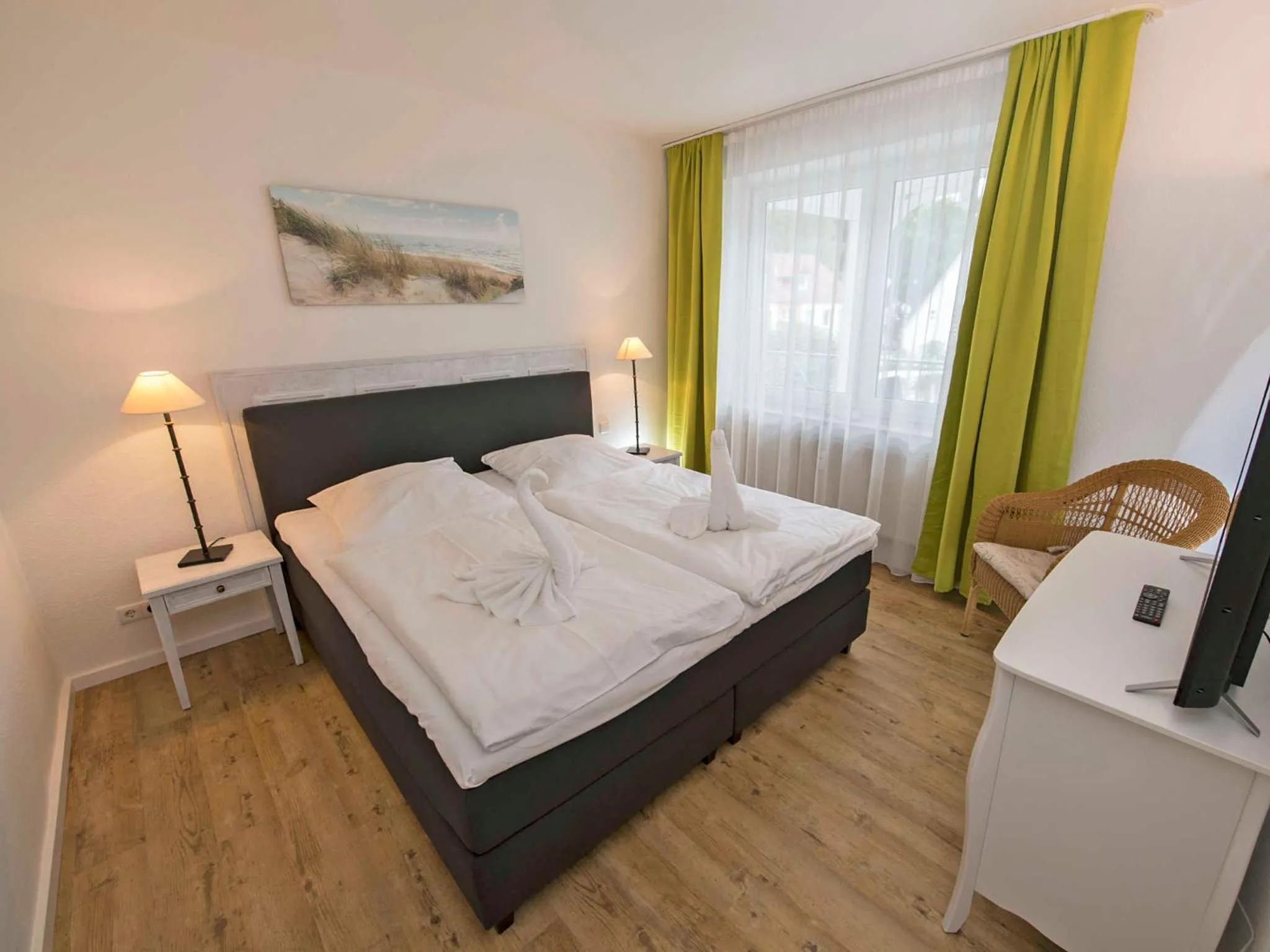 Photo of the whole room, Bed in Villa Freia in Binz - WG 11 mit Meerblick und Balkon