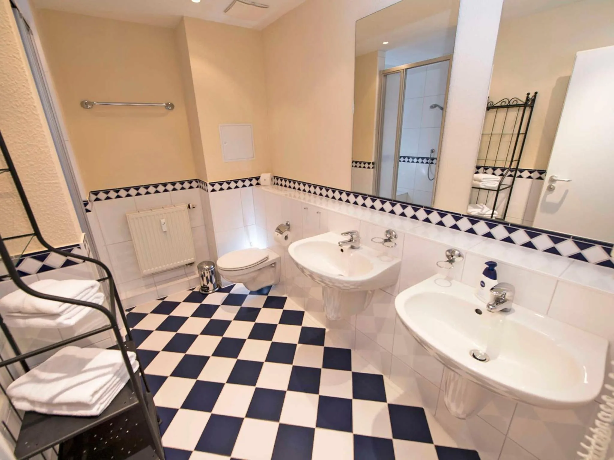 Toilet in Villa Freia in Binz - WG 11 mit Meerblick und Balkon