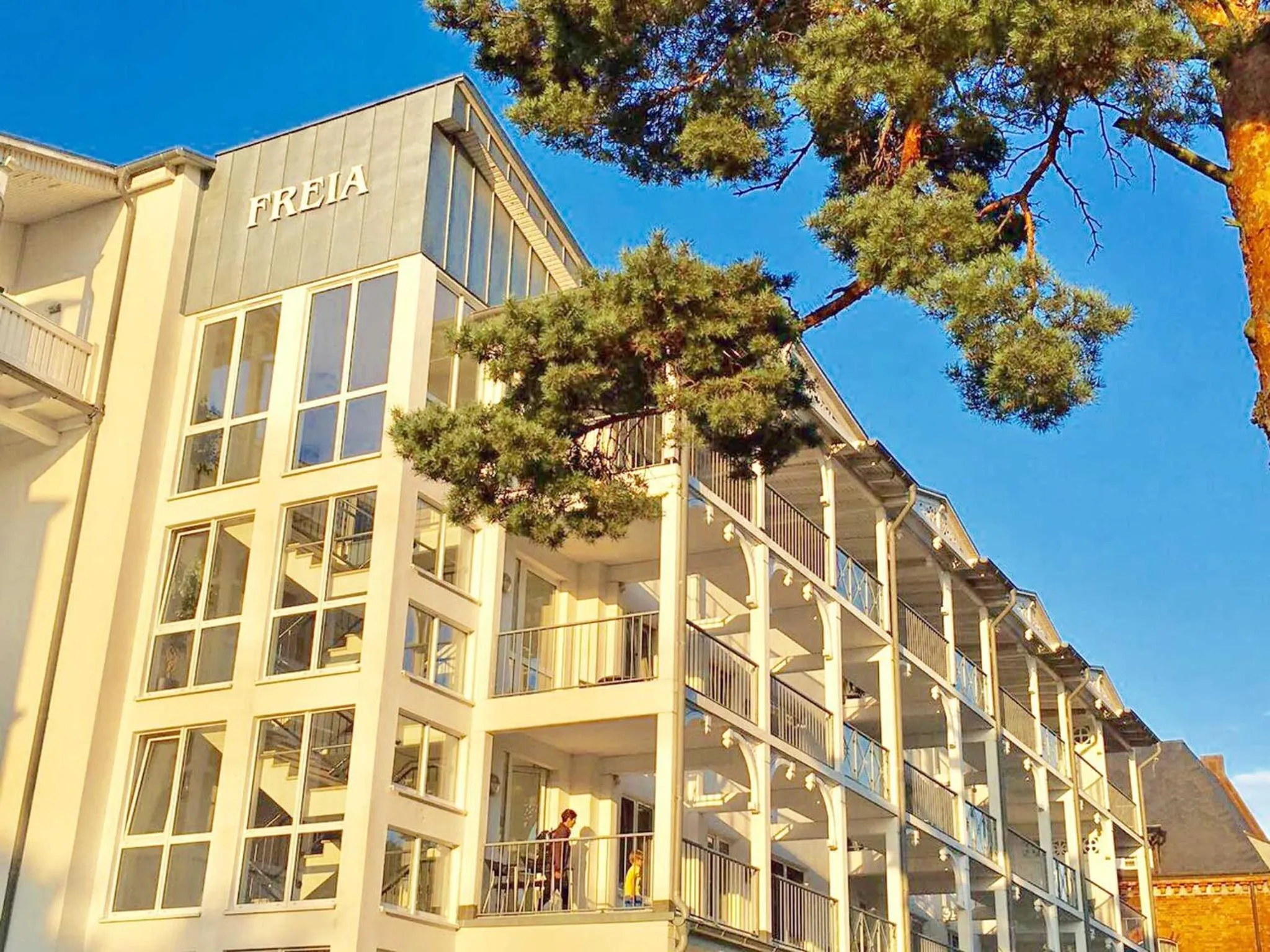 Facade/entrance in Villa Freia in Binz - WG 11 mit Meerblick und Balkon