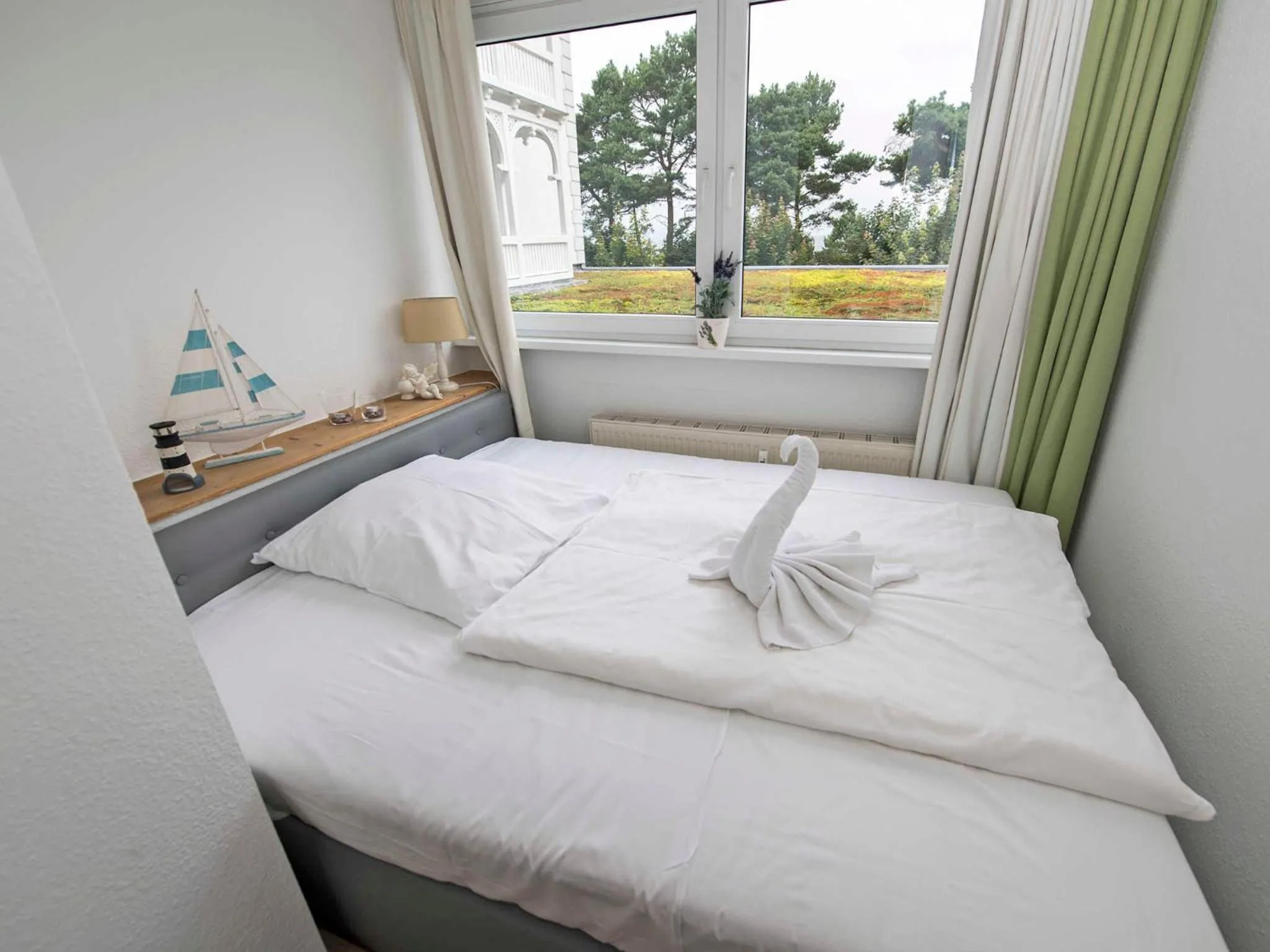 Photo of the whole room, Bed in Villa Freia in Binz - WG 11 mit Meerblick und Balkon