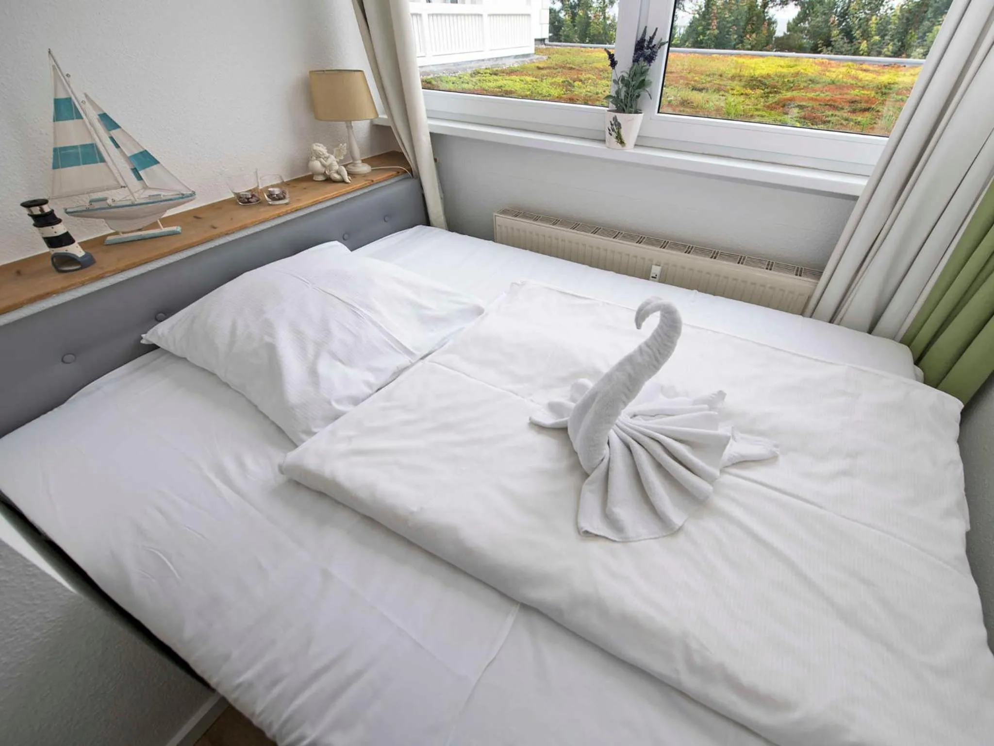 Photo of the whole room, Bed in Villa Freia in Binz - WG 11 mit Meerblick und Balkon