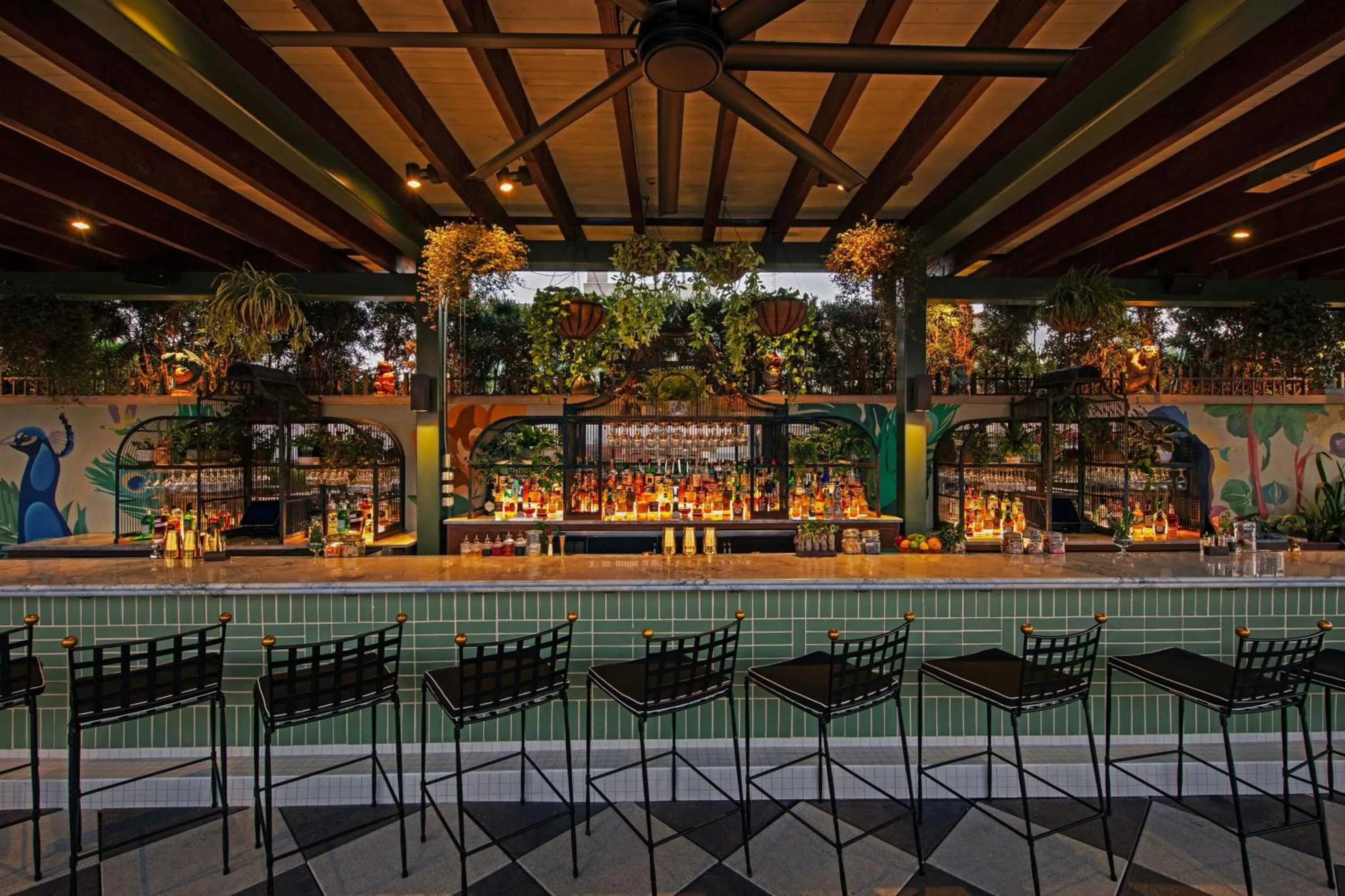 Lounge or bar in Perry Lane Hotel, a Luxury Collection Hotel, Savannah