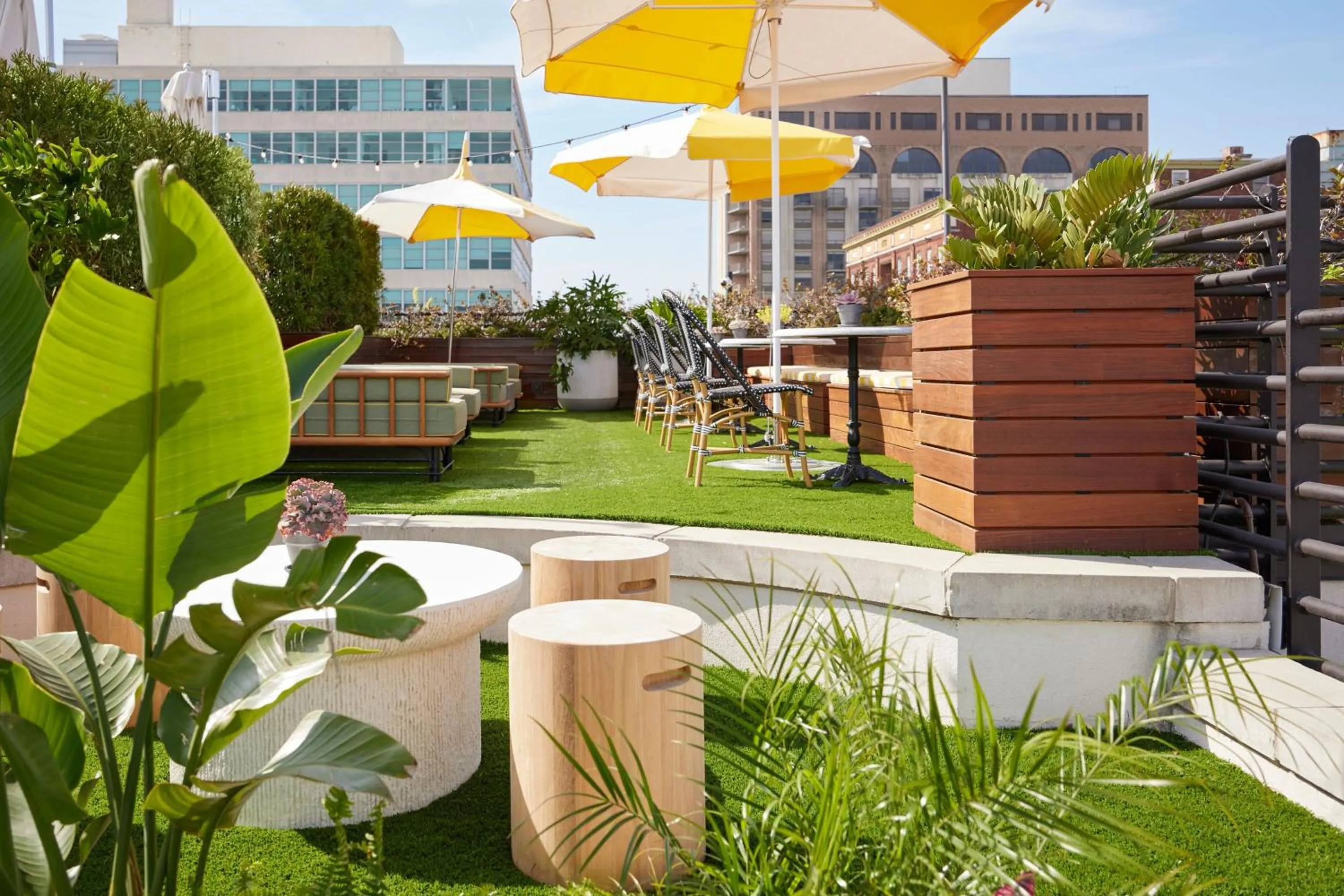 Restaurant/places to eat in Perry Lane Hotel, a Luxury Collection Hotel, Savannah