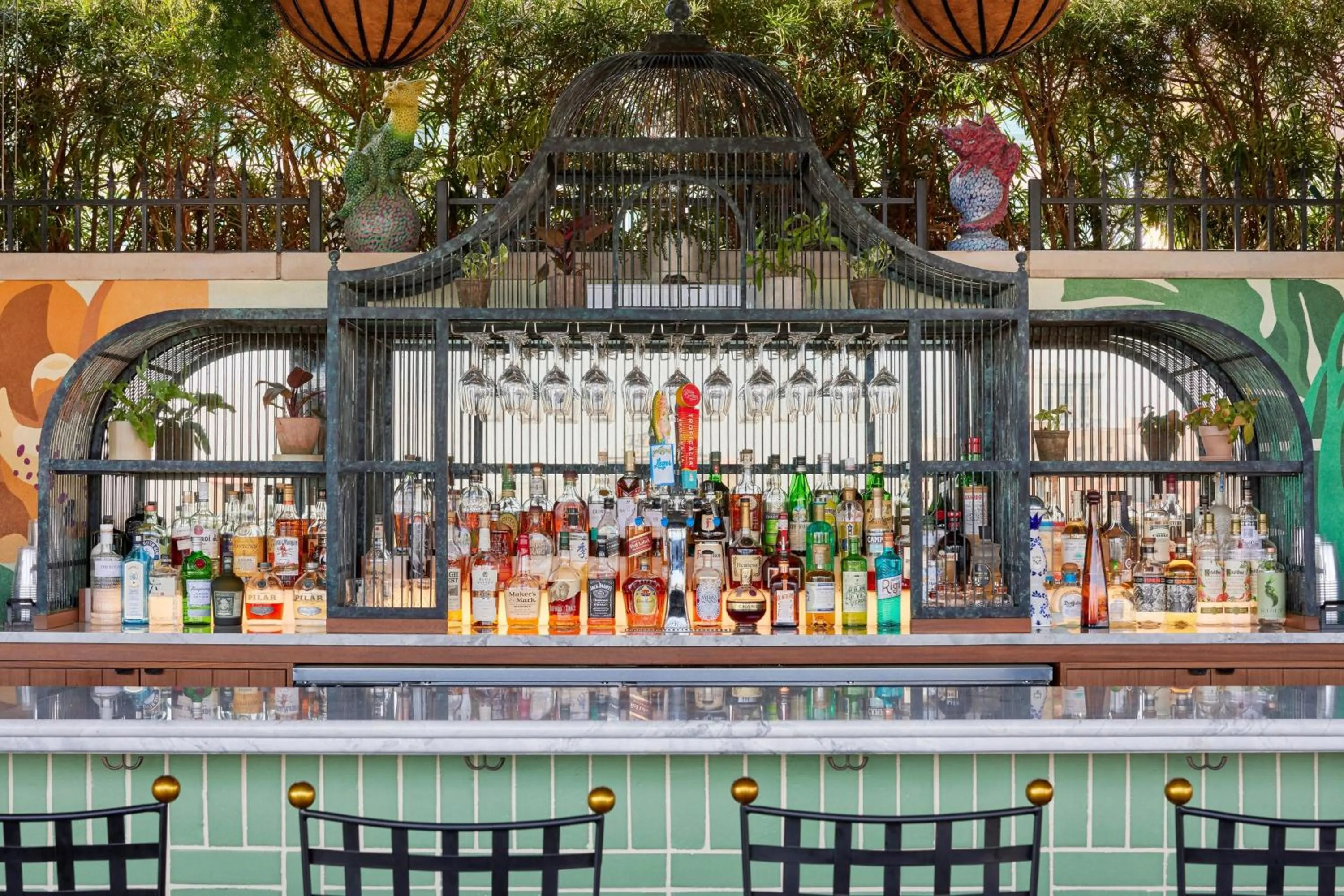 Lounge or bar in Perry Lane Hotel, a Luxury Collection Hotel, Savannah